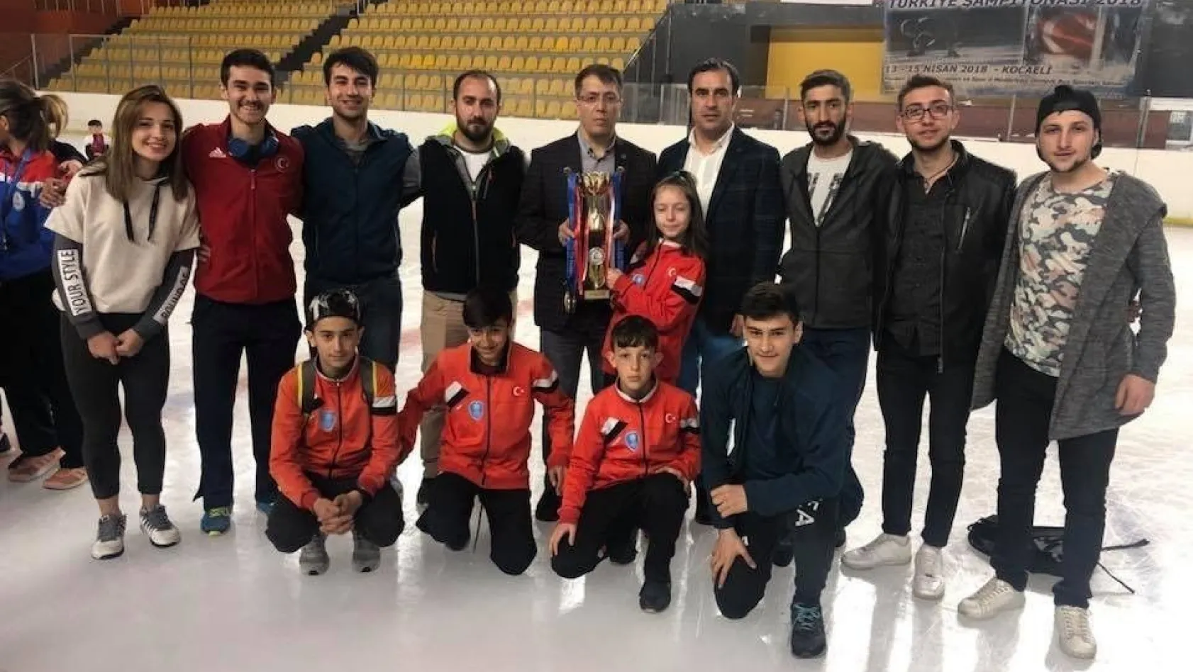Palandöken Belediyesi short track sporcuları Türkiye'de bir numara
