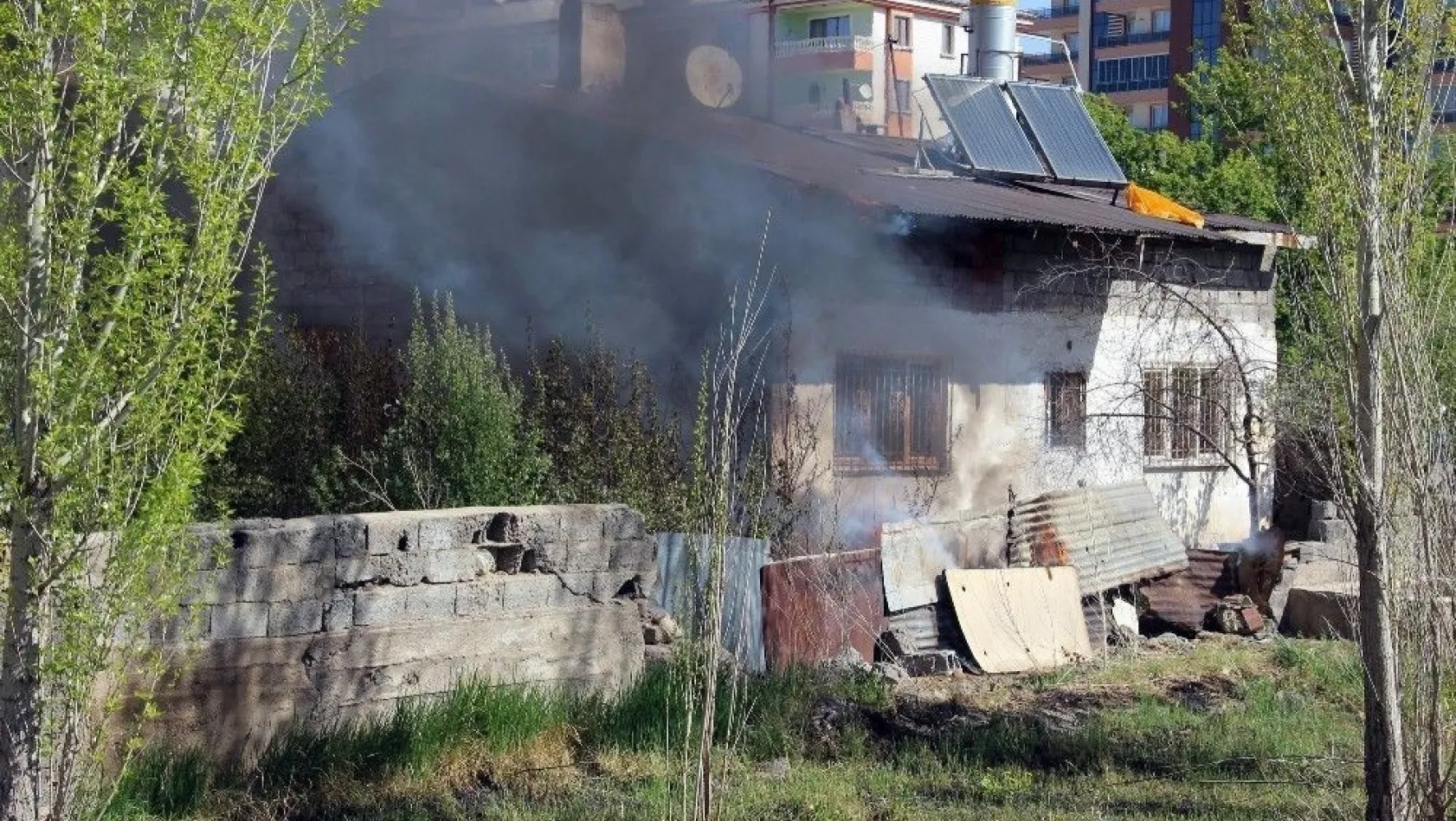 Sivas'ta kokutan ev yangını
