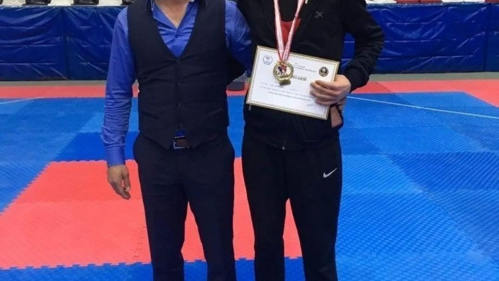 Tekvandoda Büyükşehir'in sporcusu Ali Karadoğan şampiyon oldu

