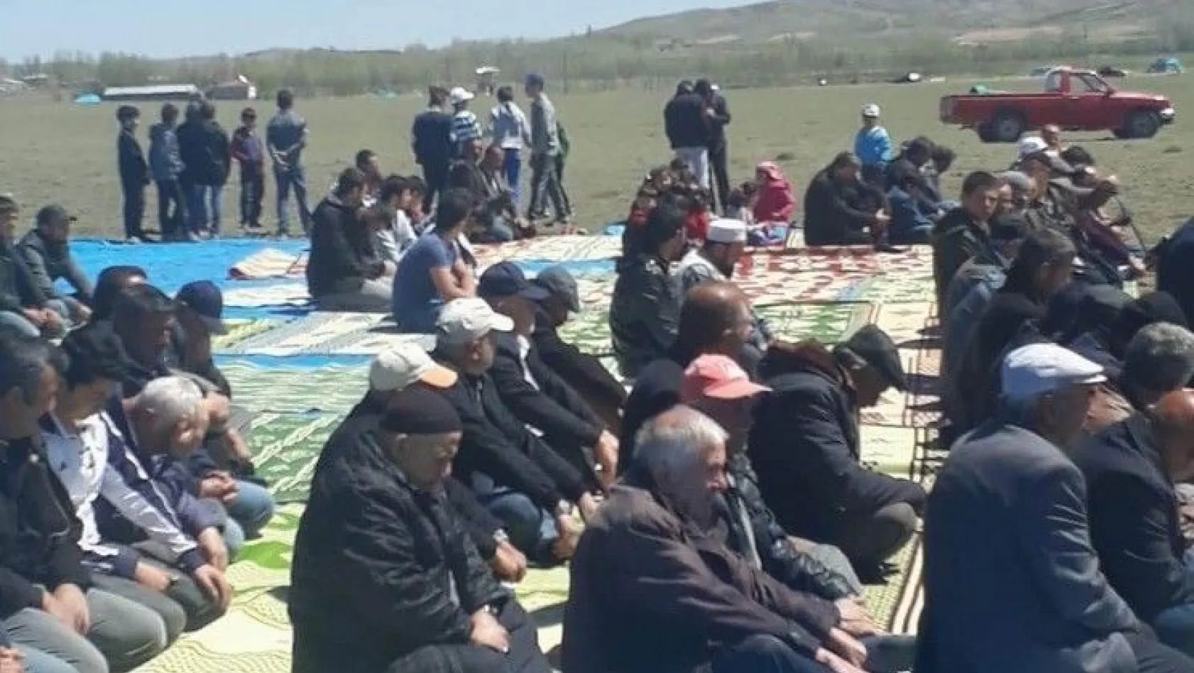 Sivas'ta çiftçilerden yağmur duası
