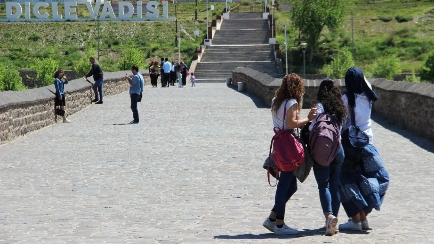 Tatili fırsat bilenler Diyarbakır'a akın etti

