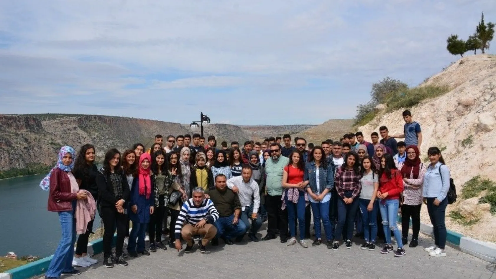 Öğrenciler Atatürk Barajını ve Halfeti'yi gezdi
