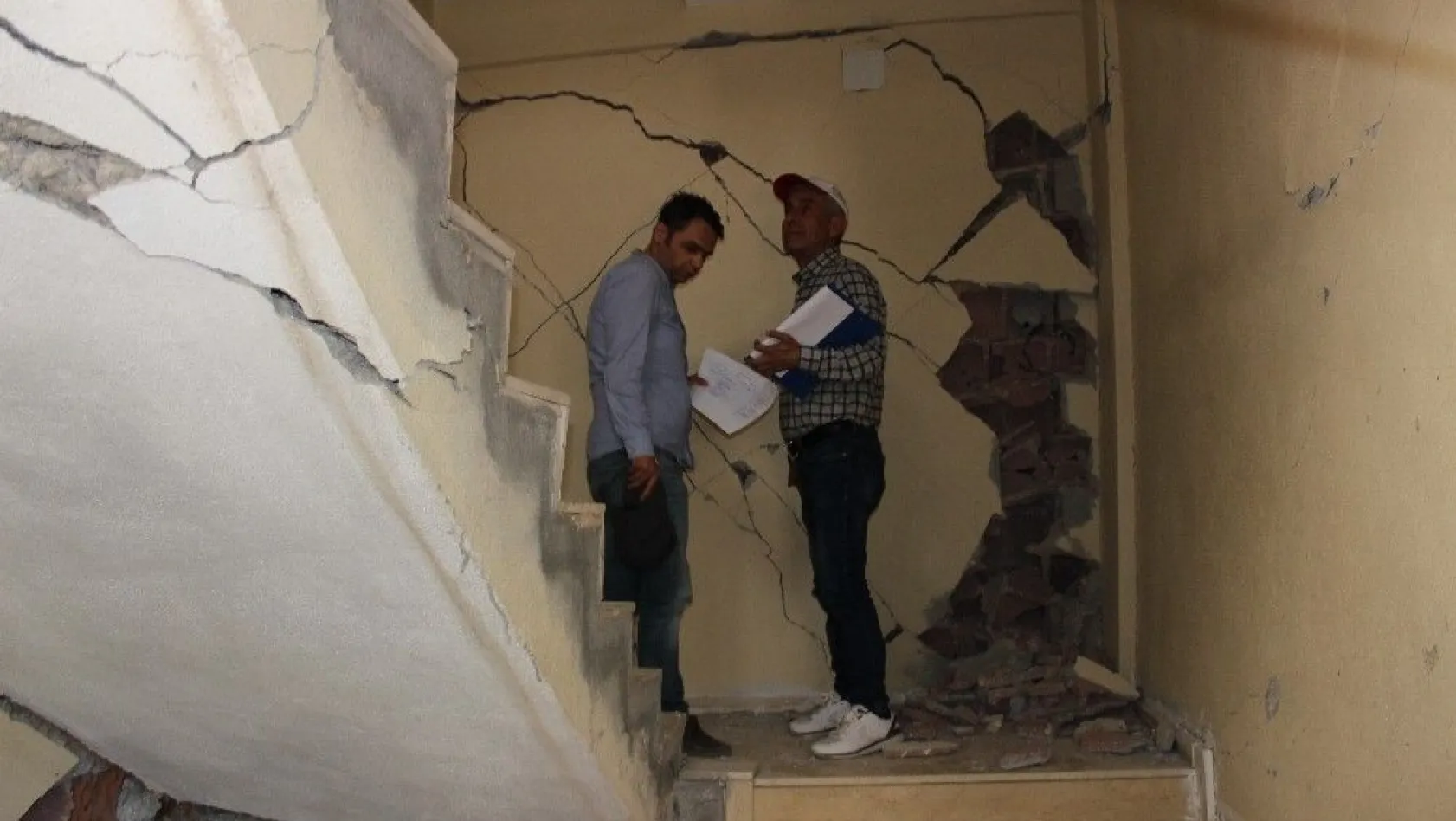 Samsat'ta yapıların ön hasar tespiti yapıldı
