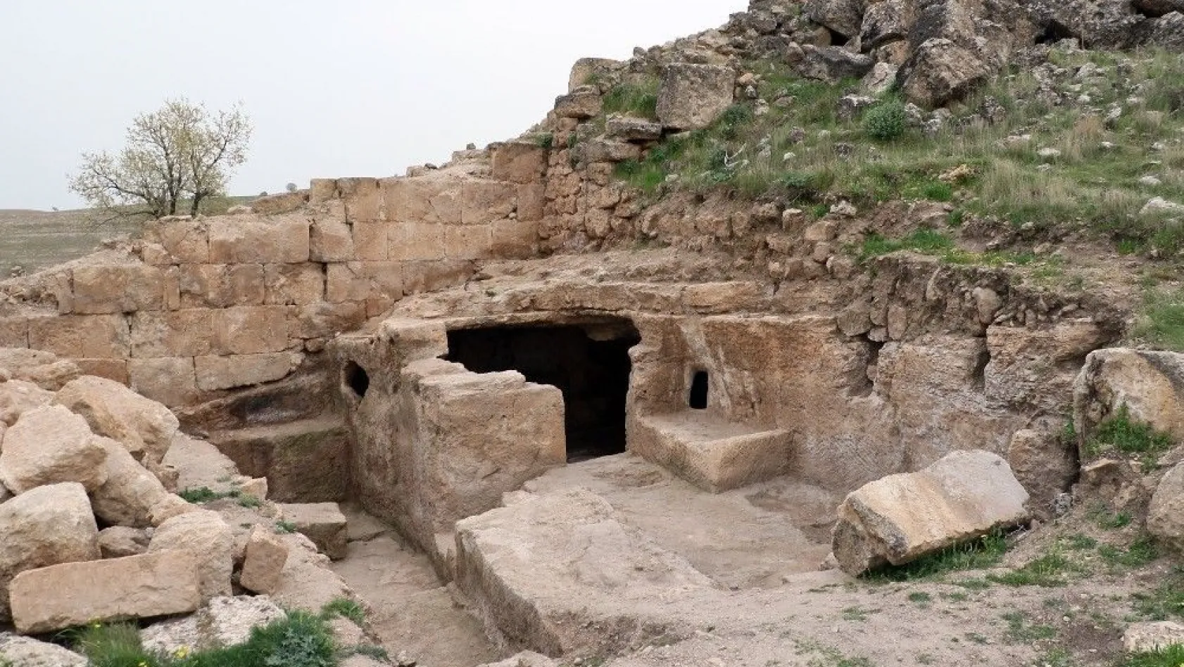 (Özel) Diyarbakır'daki gizemli tapınakta yeni koridorlar ortaya çıkarıldı
