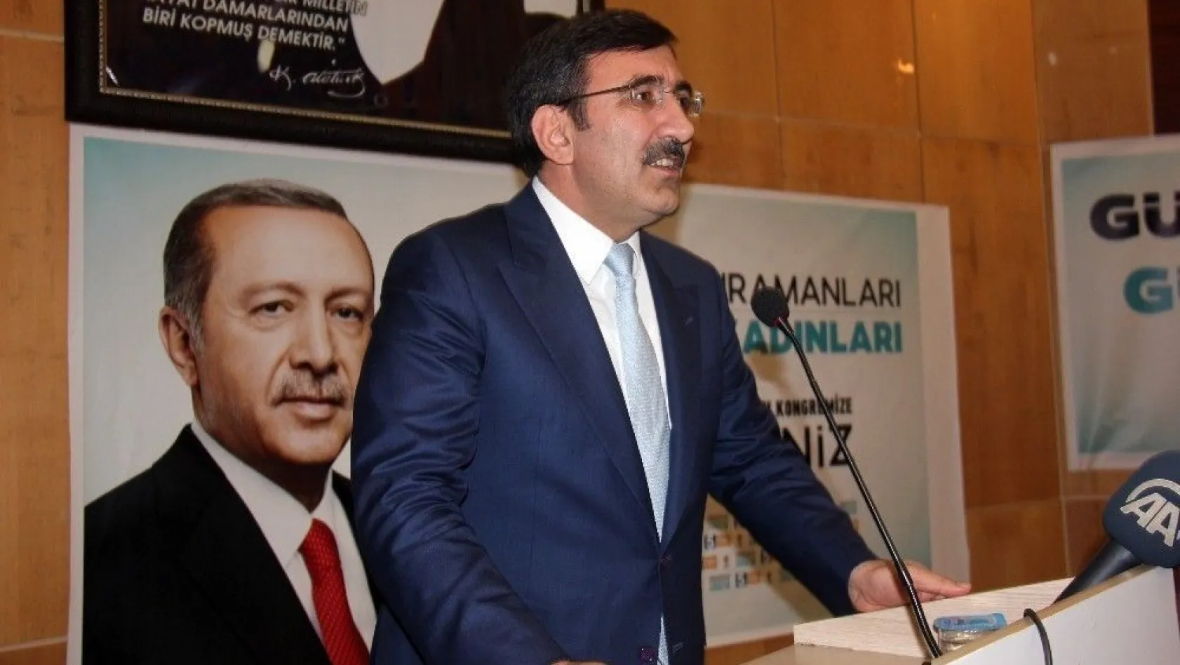 AK Partili Yılmaz: 'Ana muhalefet partisinin genel başkanı aday olmaya cesaret edemiyor'
