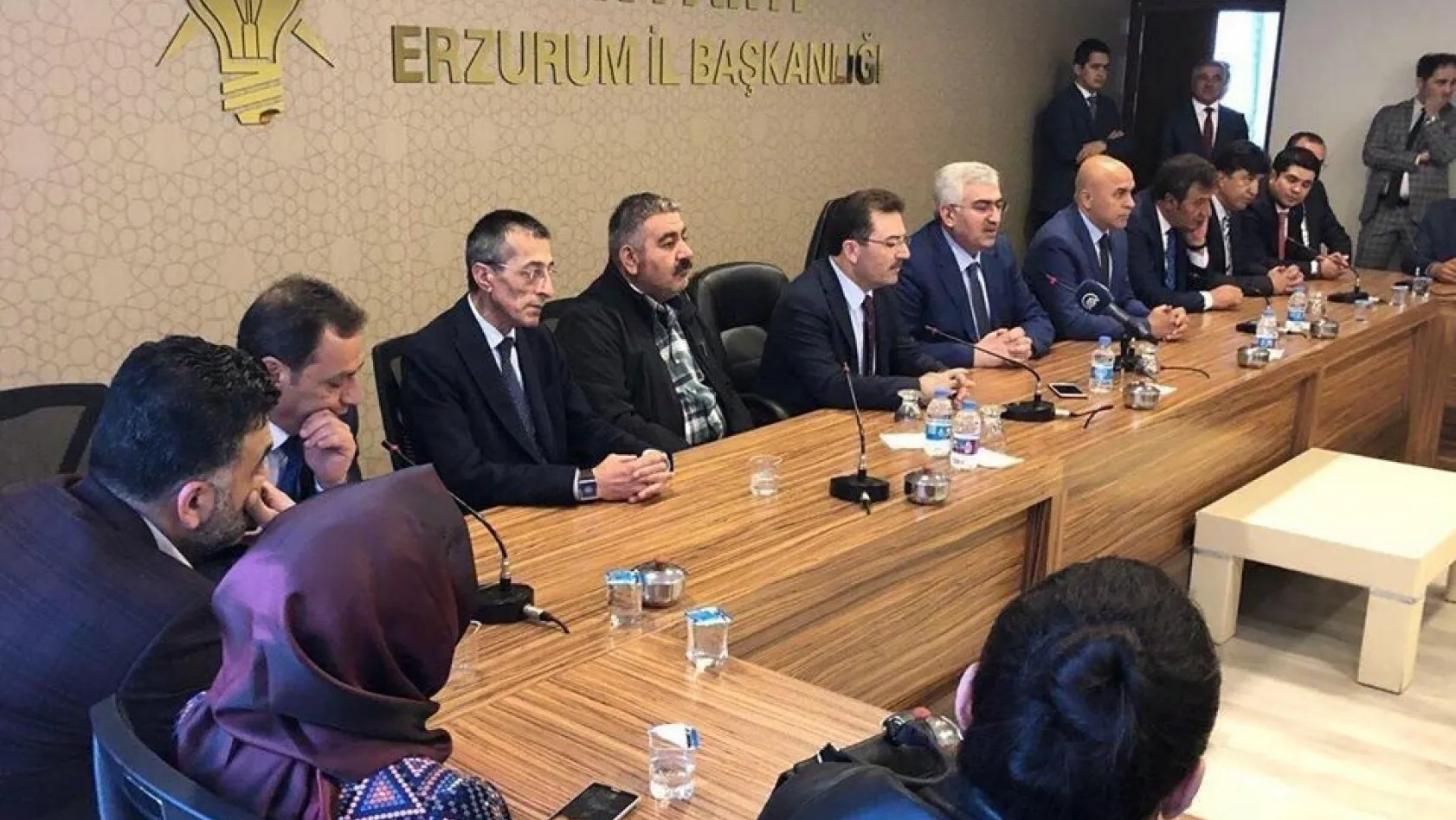 Altınok Erzurum'da, AK Parti İl başkanlığını ziyaret etti
