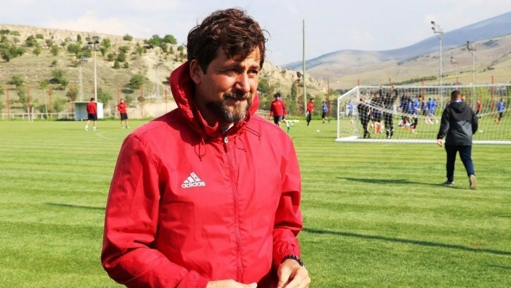 Yeni Malatyaspor Yardımcı Antrenörü Turgay Karslı: 'Her maça puan için çıkıyoruz'
