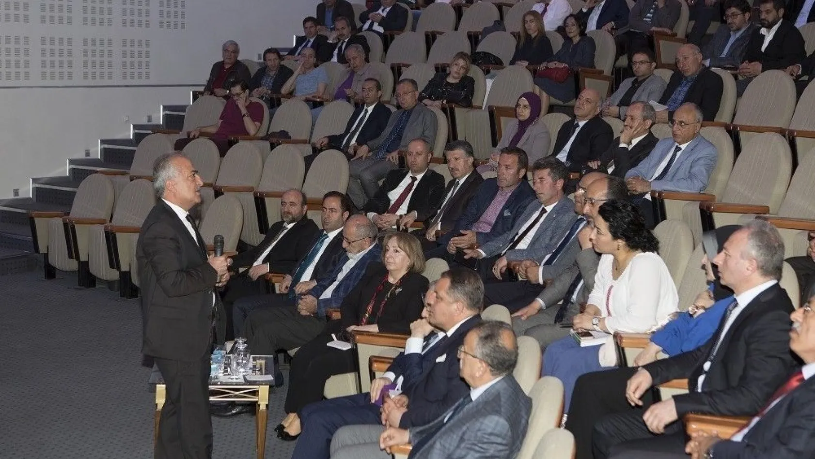 Atatürk Üniversitesi Tasarım ve Dönüşüm Projesi Vizyon Sunumu gerçekleştirildi
