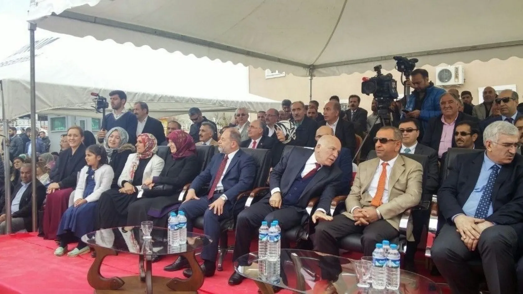 Başbakan Yardımcısı Akdağ, Karayazı'da Kur'an kursu açılışına katıldı
