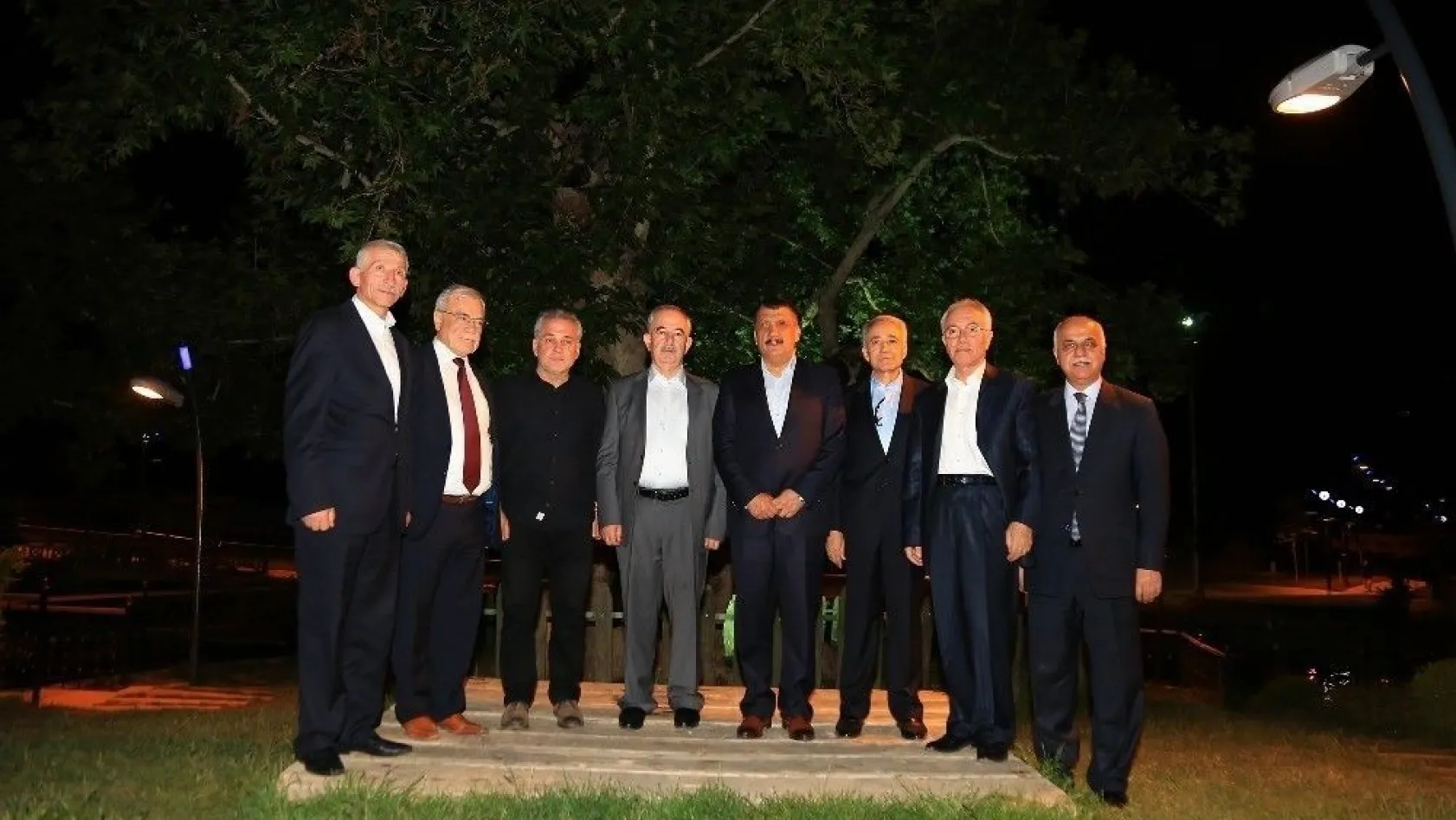 Başkan Gürkan sempozyum konukları ile bir araya geldi
