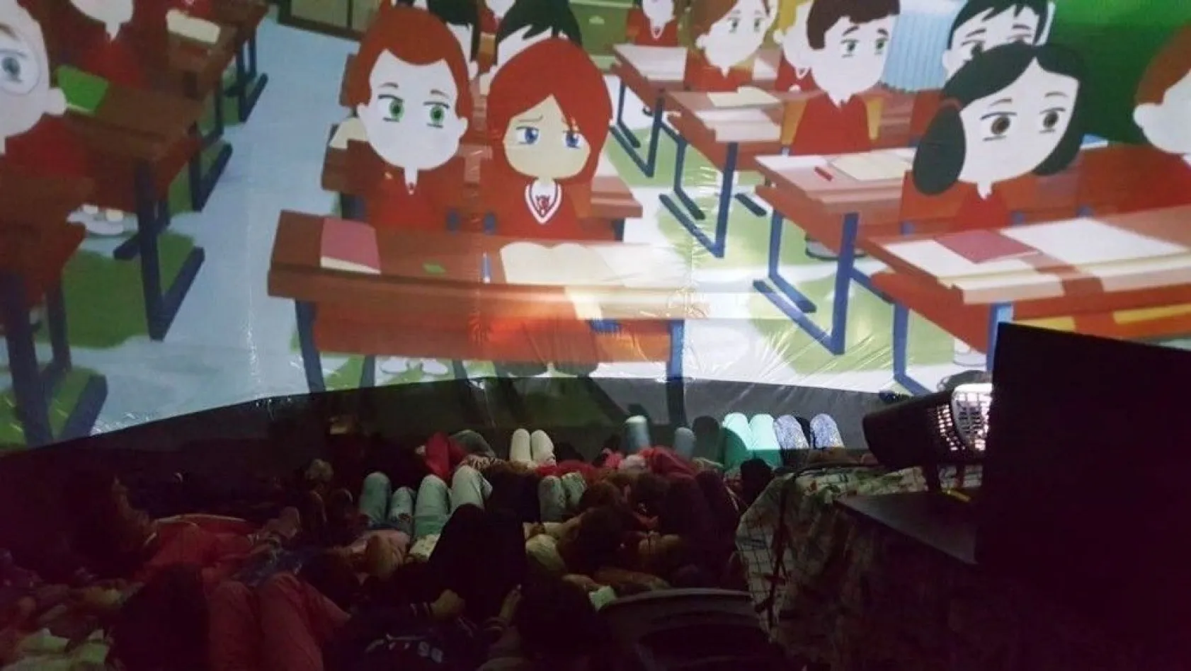 Köy çocukları sinemayla buluştu
