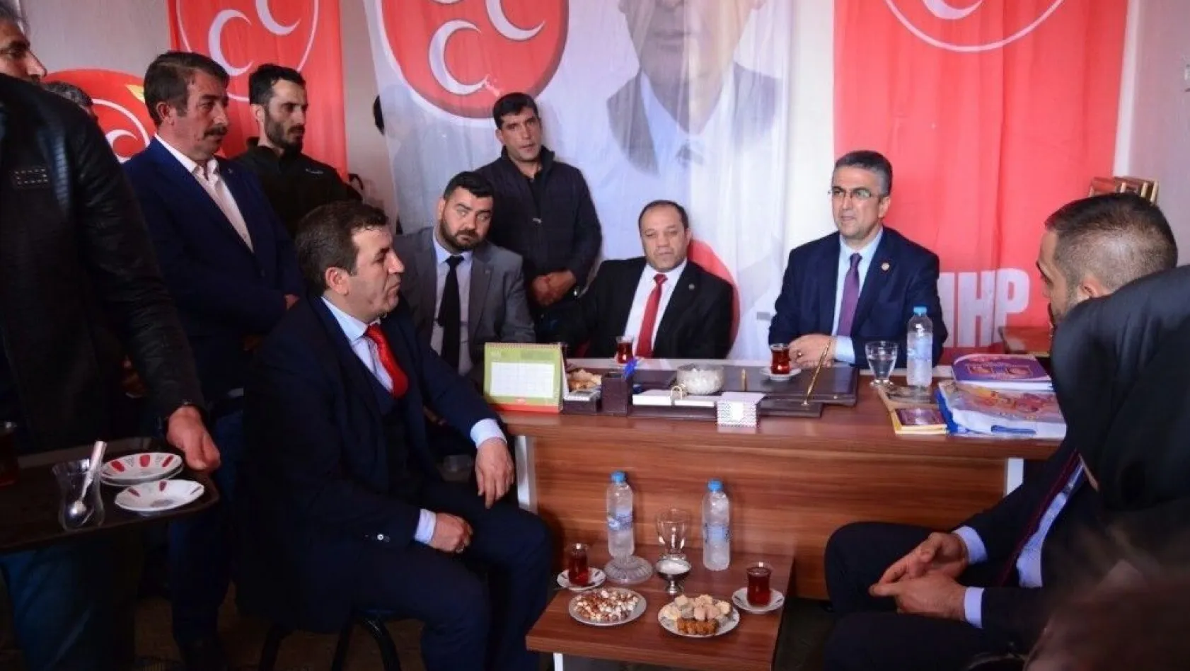 MHP Karayazı, Karaçoban ve Hınıs'a çıkarma yaptı

