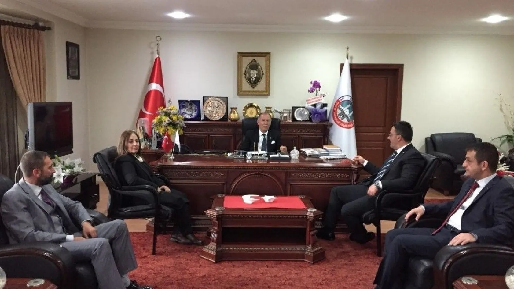 İYİ Parti Milletvekili aday adayı Canan Uçar'dan ESOB Başkanı Fırat'a ziyaret
