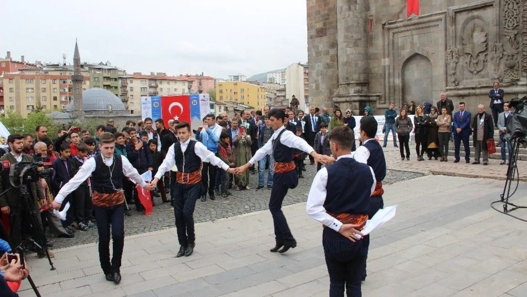 Erzurum'da restorasyonu tamamlanan Çifte Minareli Medrese yeniden hizmete açıldı

