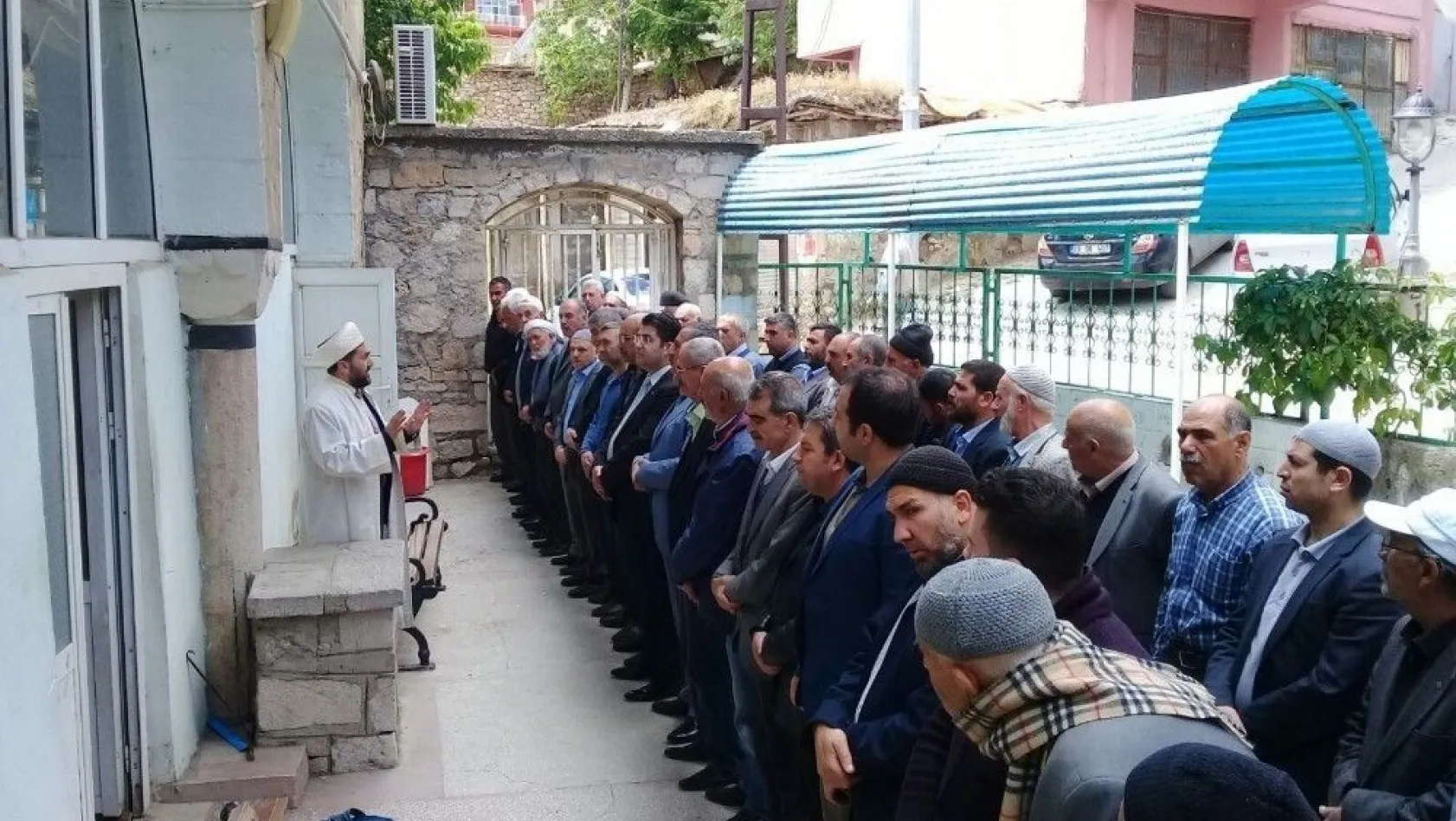 Çüngüş'te sela okunup Filistinliler için gıyabi cenaze namazı kılındı
