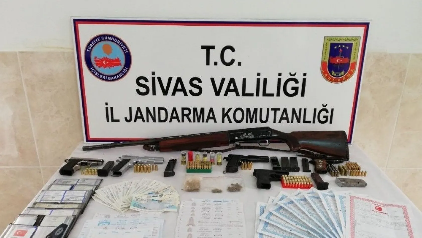 Sivas'taki tefecilik operasyonunda 2 tutuklama
