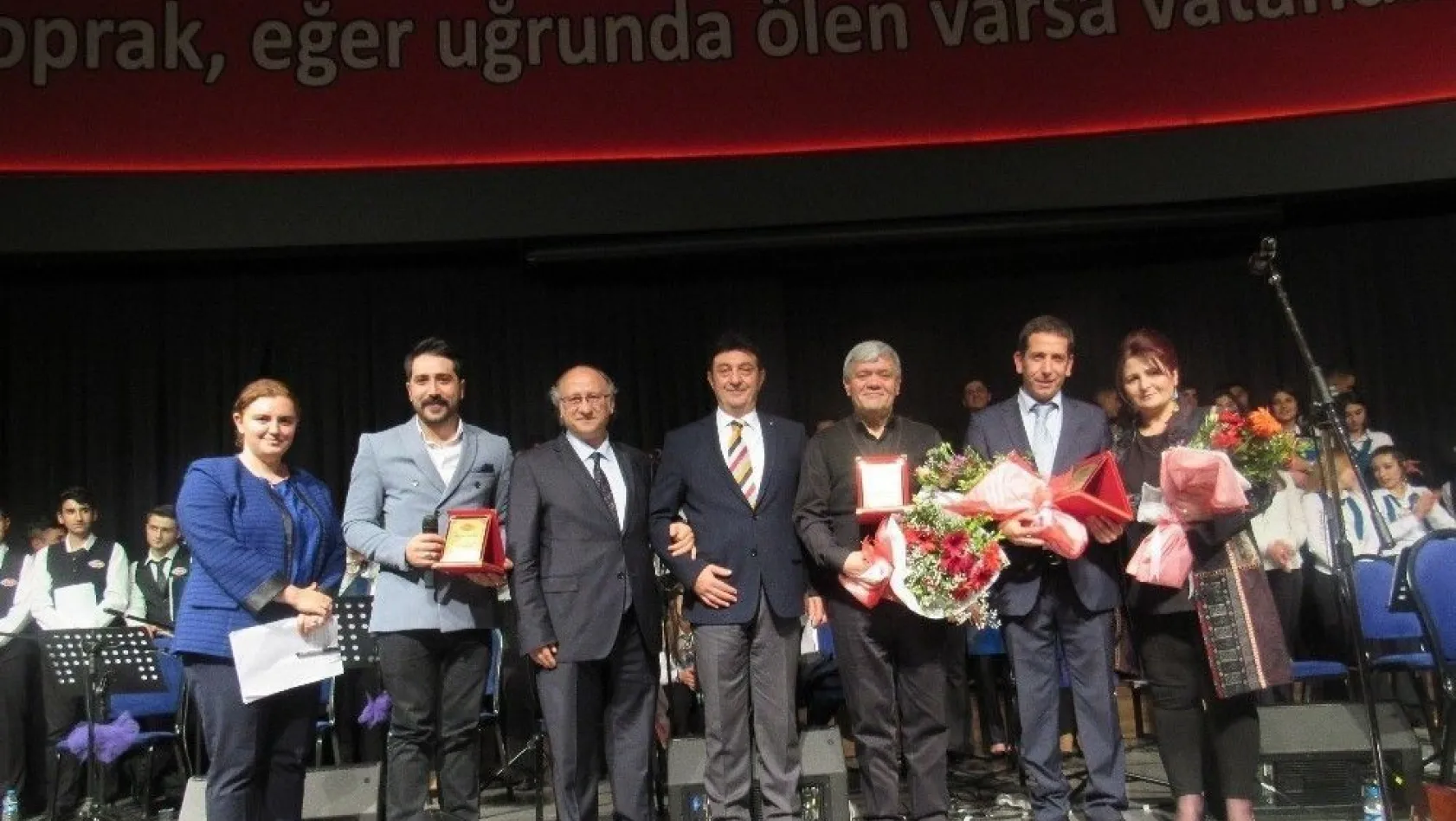 TRT Erzurum THM Gençlik Korosundan Muhteşem Yıl Sonu Konseri
