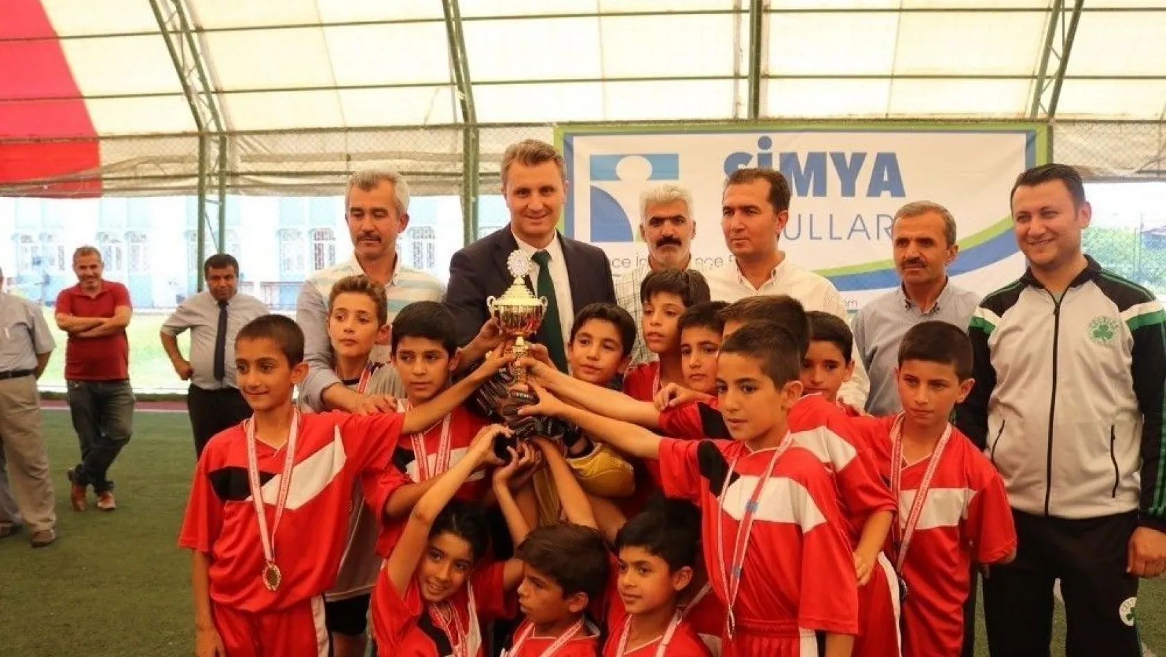 İlkokullar Arası Kardeşlik Kupası futbol turnuvası sona erdi

