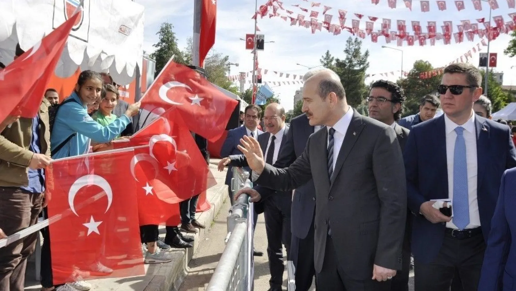 Bakan Soylu Diyarbakır'da 19 Mayıs kutlamalarına katıldı
