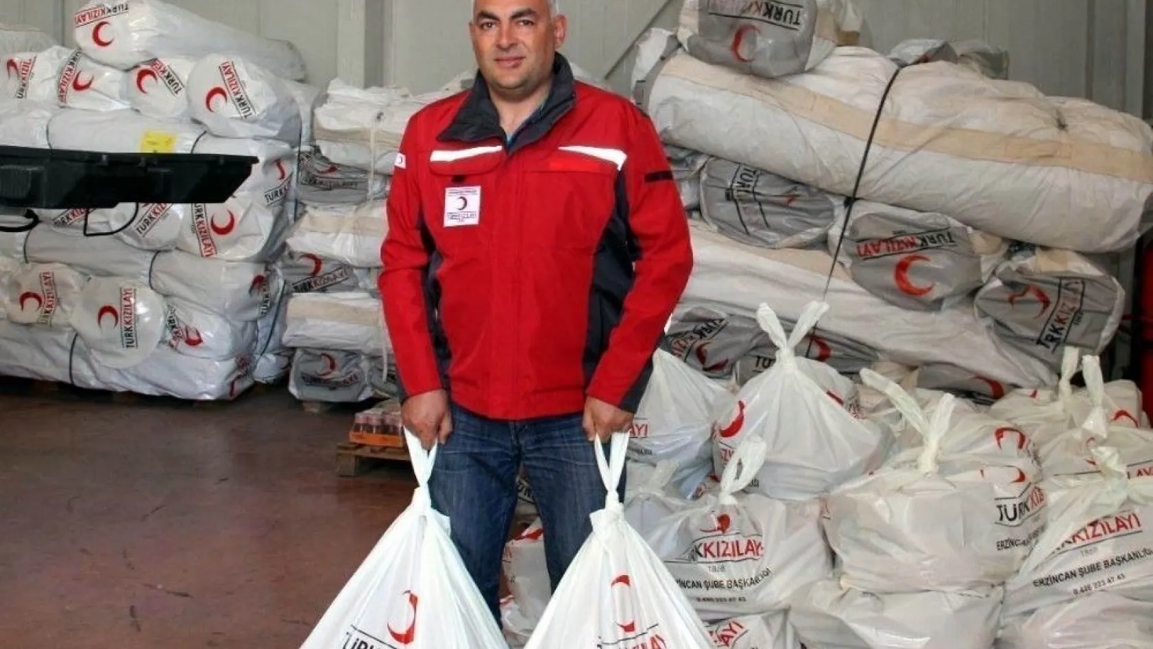 Türk Kızılayı'ndan ihtiyaçlı ailelere gıda yardımı
