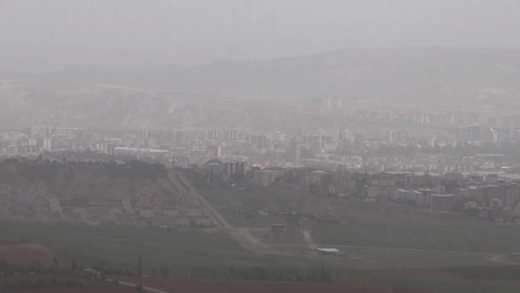 Sivas'ta tozlu hava etkili oldu
