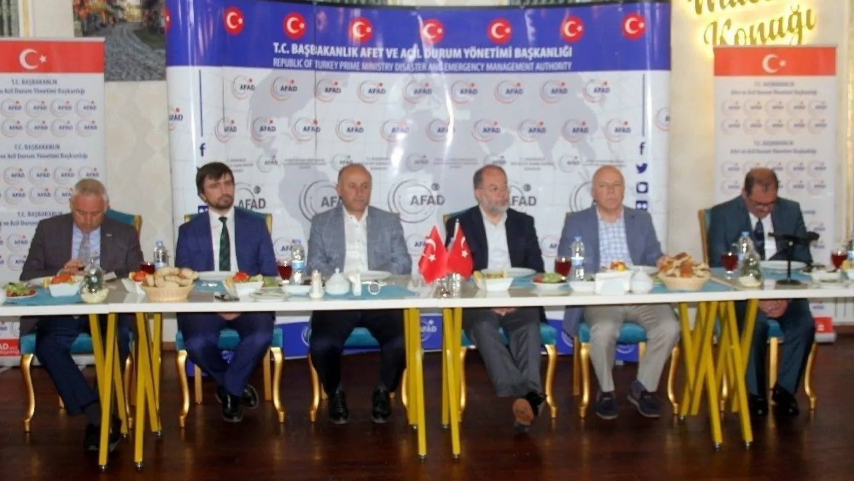 Başbakan Yardımcısı Akdağ, AFAD müdürleriyle bir araya geldi
