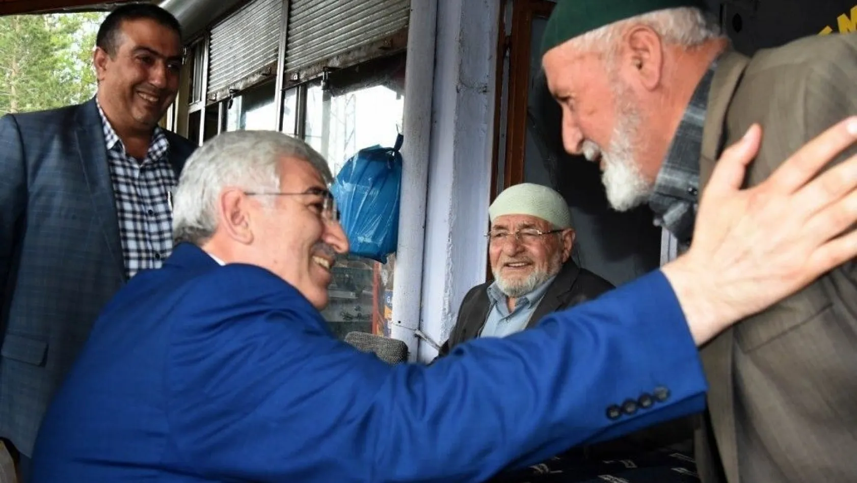 AK Parti Erzurum İl Başkanı Öz, seçim gezilerini sürdürüyor
