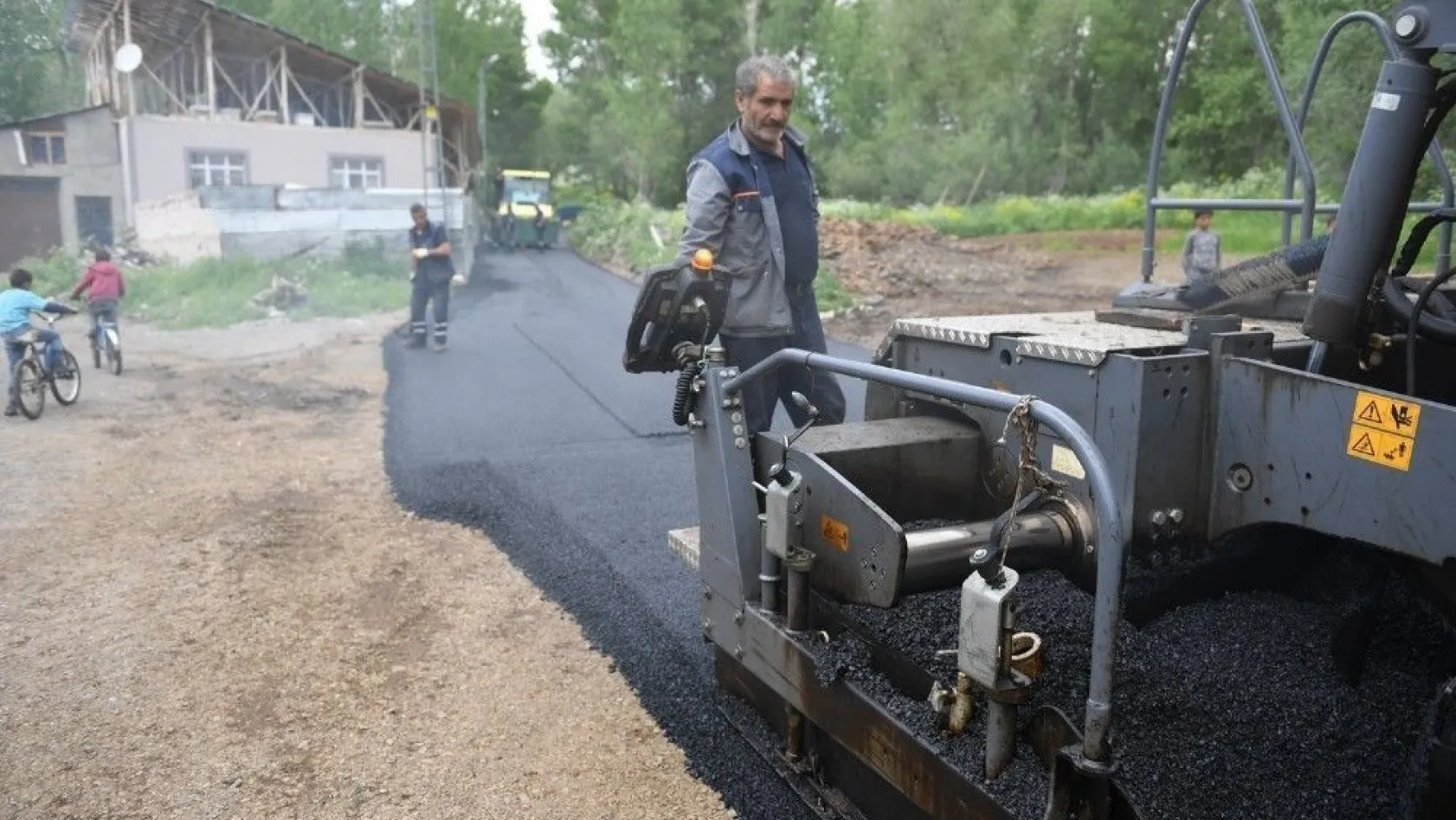 Ali Korkut, '36 Köyün asfaltını tamamlıyoruz'
