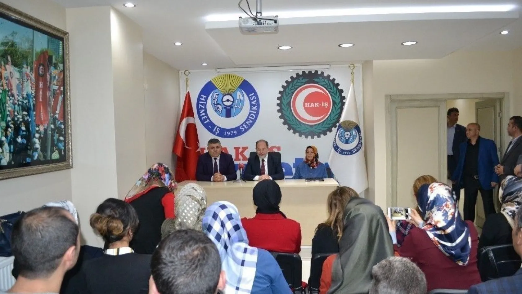 Başbakan Yardımcısı Recep Akdağ, Hizmet İş Sendikasında toplantı düzenledi
