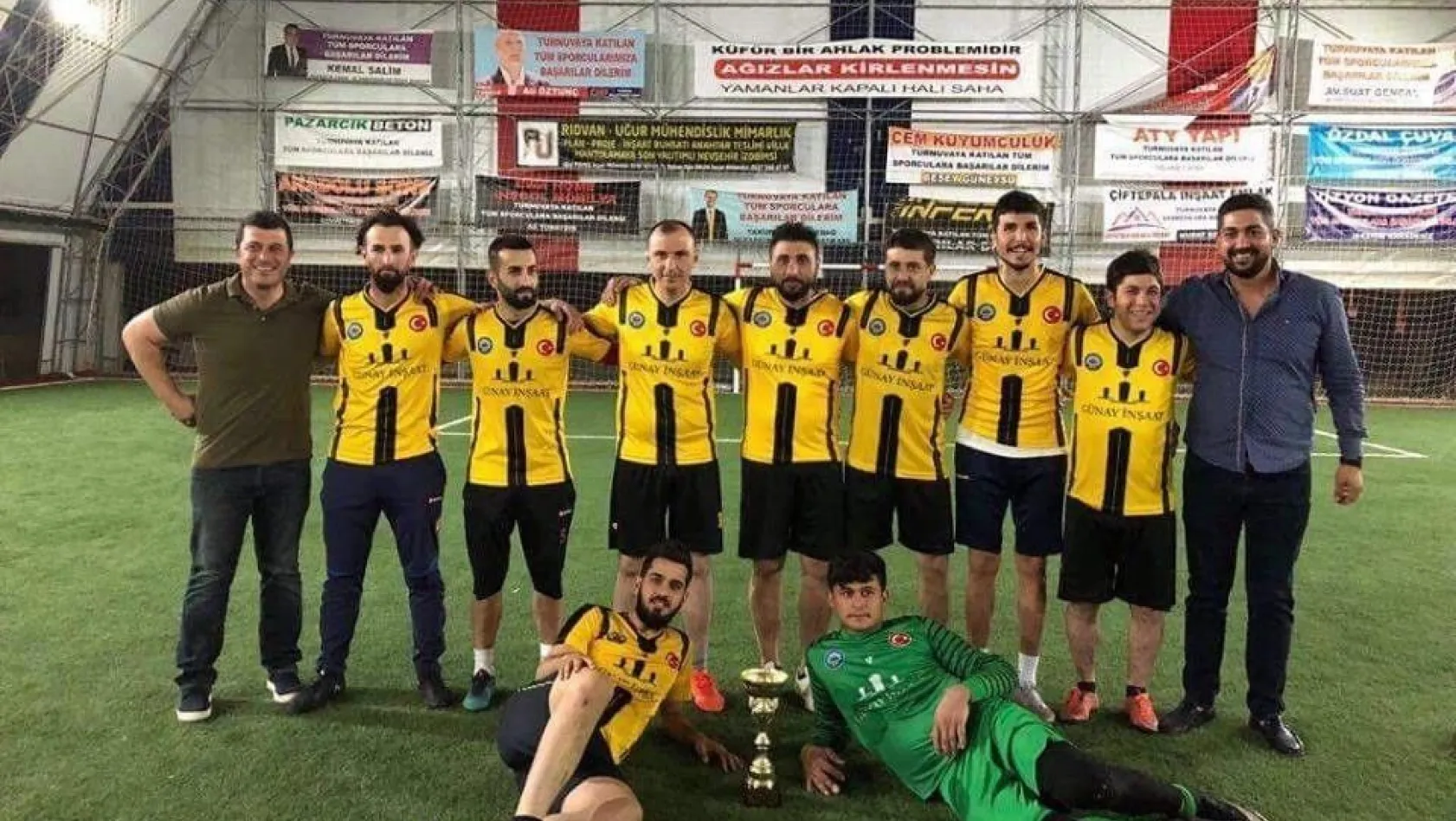 Pazarcık'taki turnuvada Küçükbağspor şampiyon oldu
