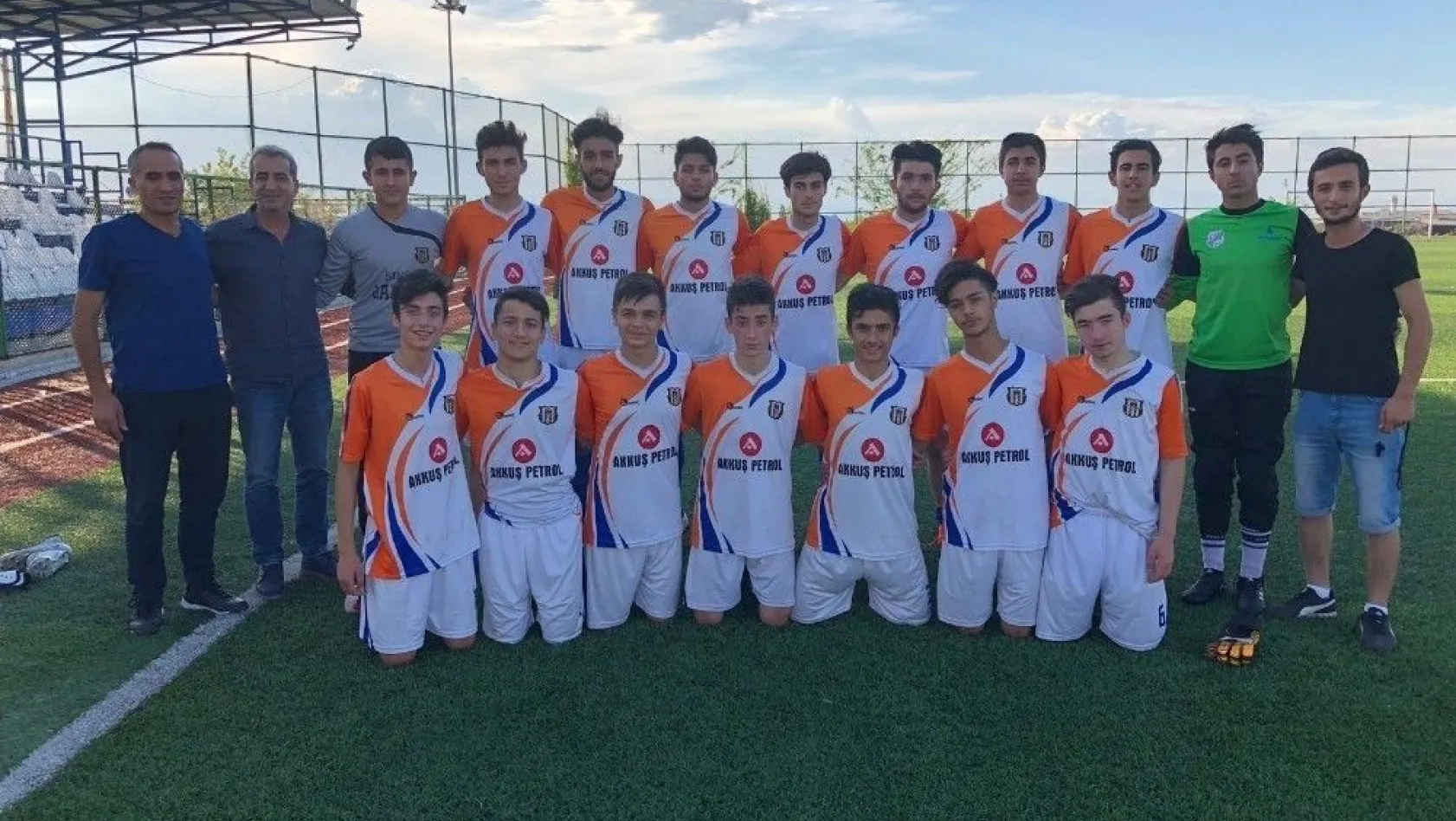 Malatya'da şampiyon olan Kalespor U17 takımı grup elemeler için Sivas'a gitti
