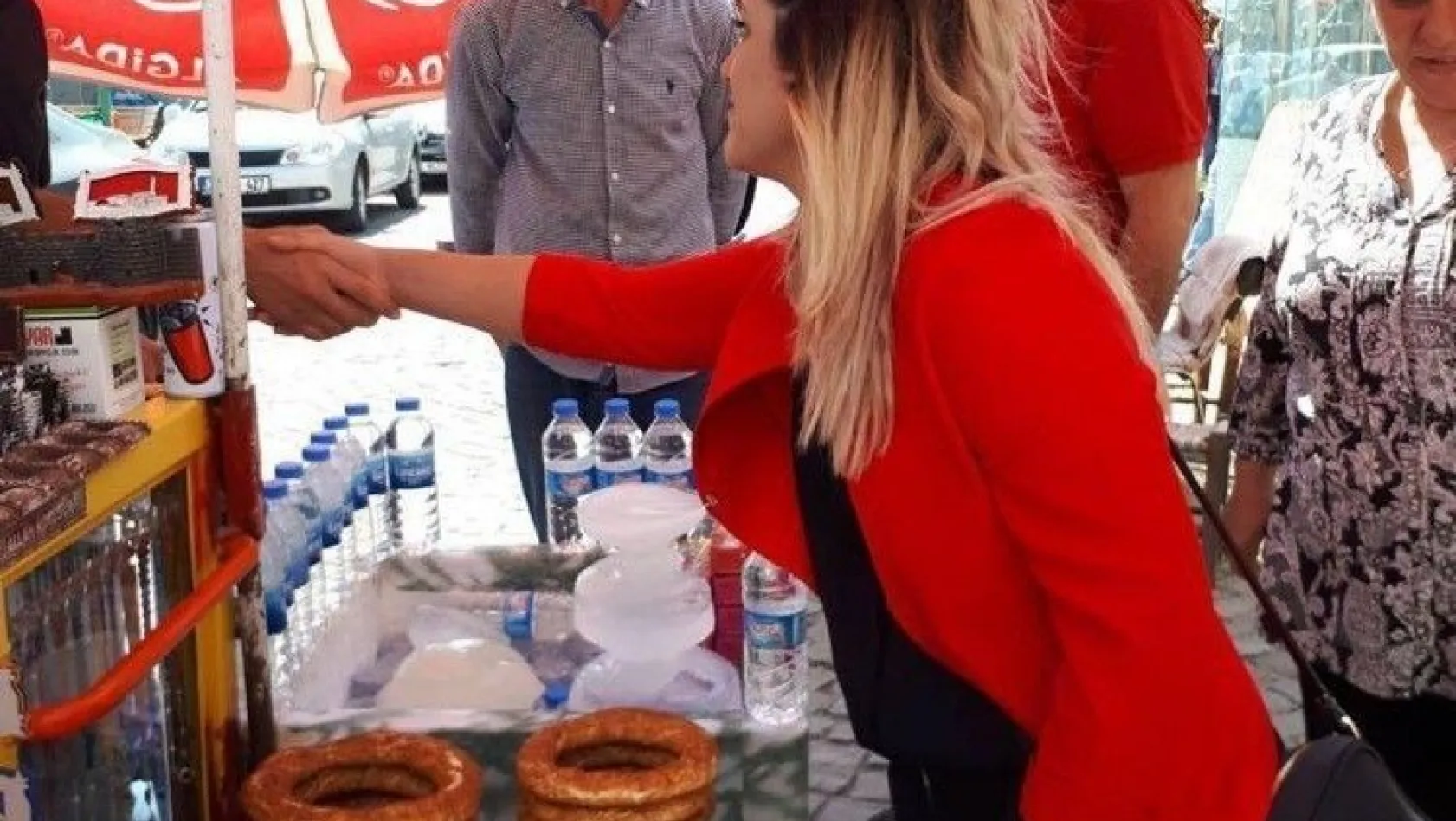 CHP'nin en genç kadın milletvekili adayı çalışmalarını sürdürüyor
