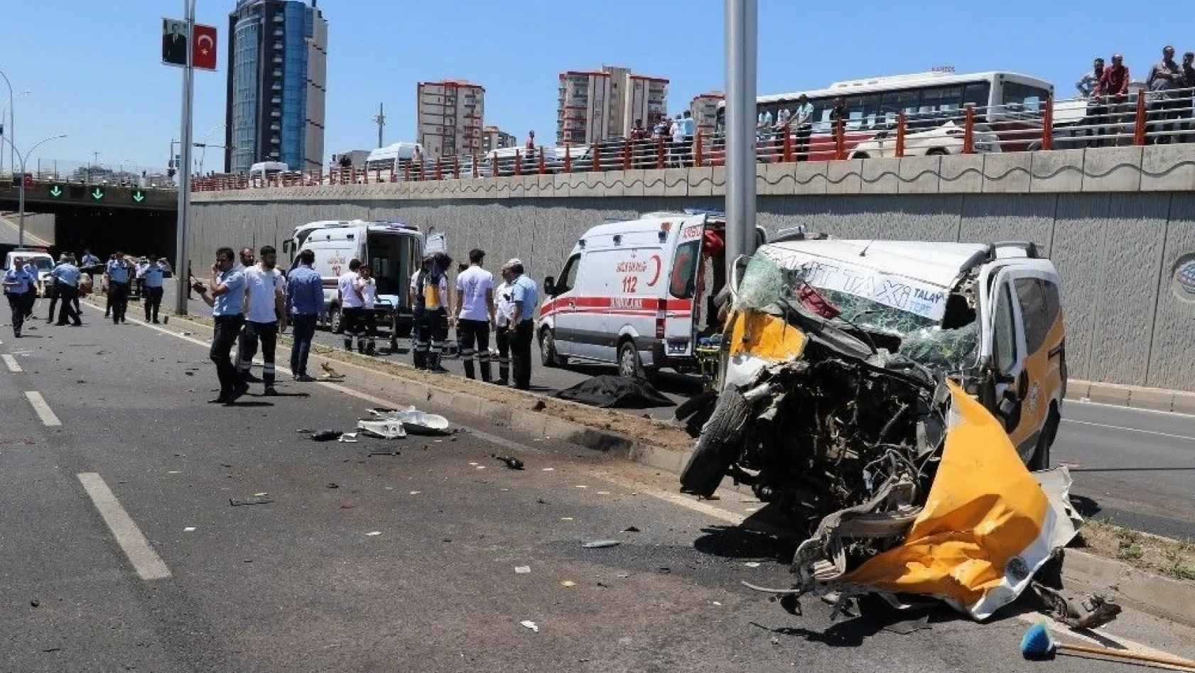 Diyarbakır'da feci kaza: 2 ölü, 5 yaralı