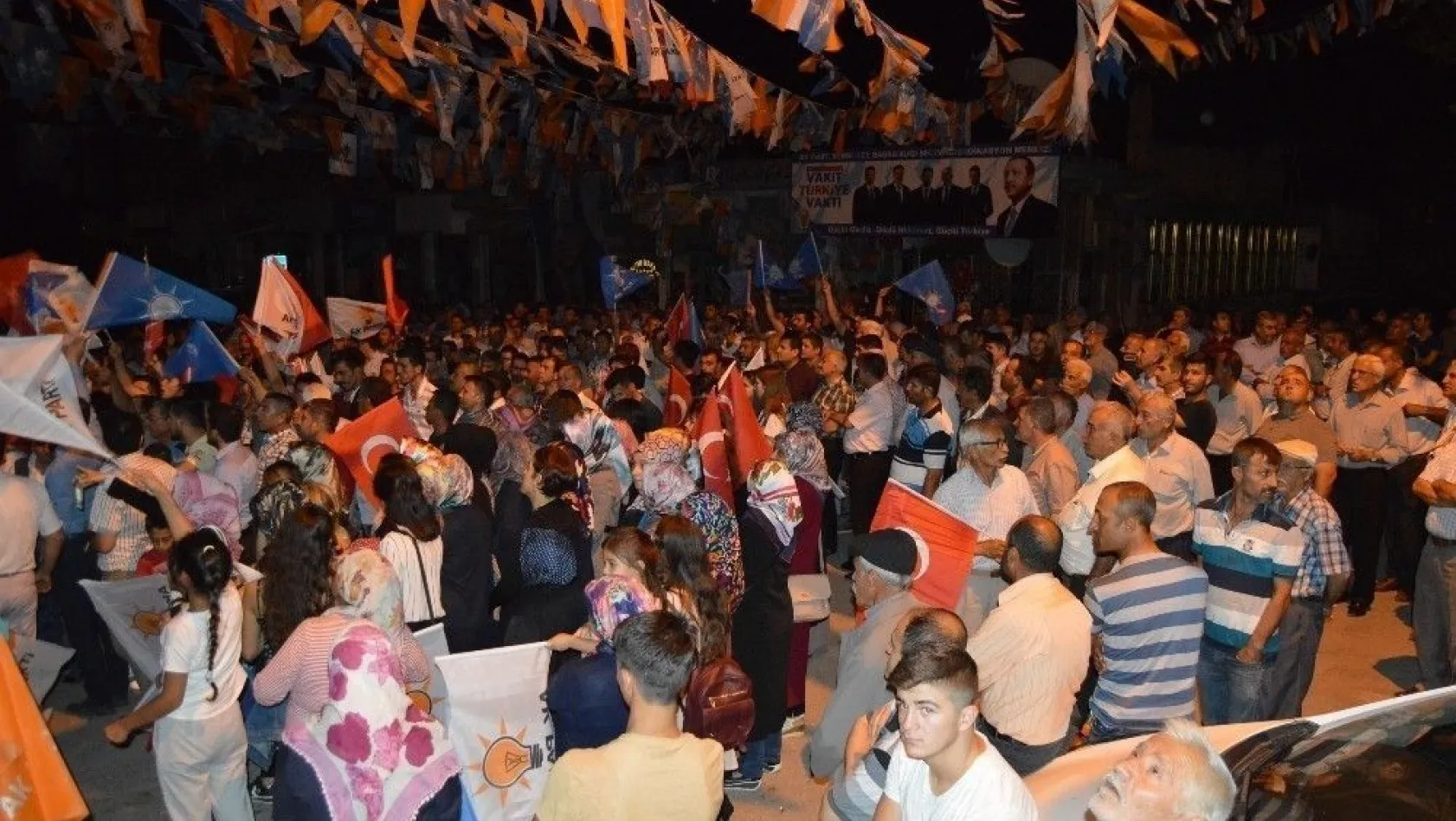 AK Parti Besni karargah açılışı yapıldı
