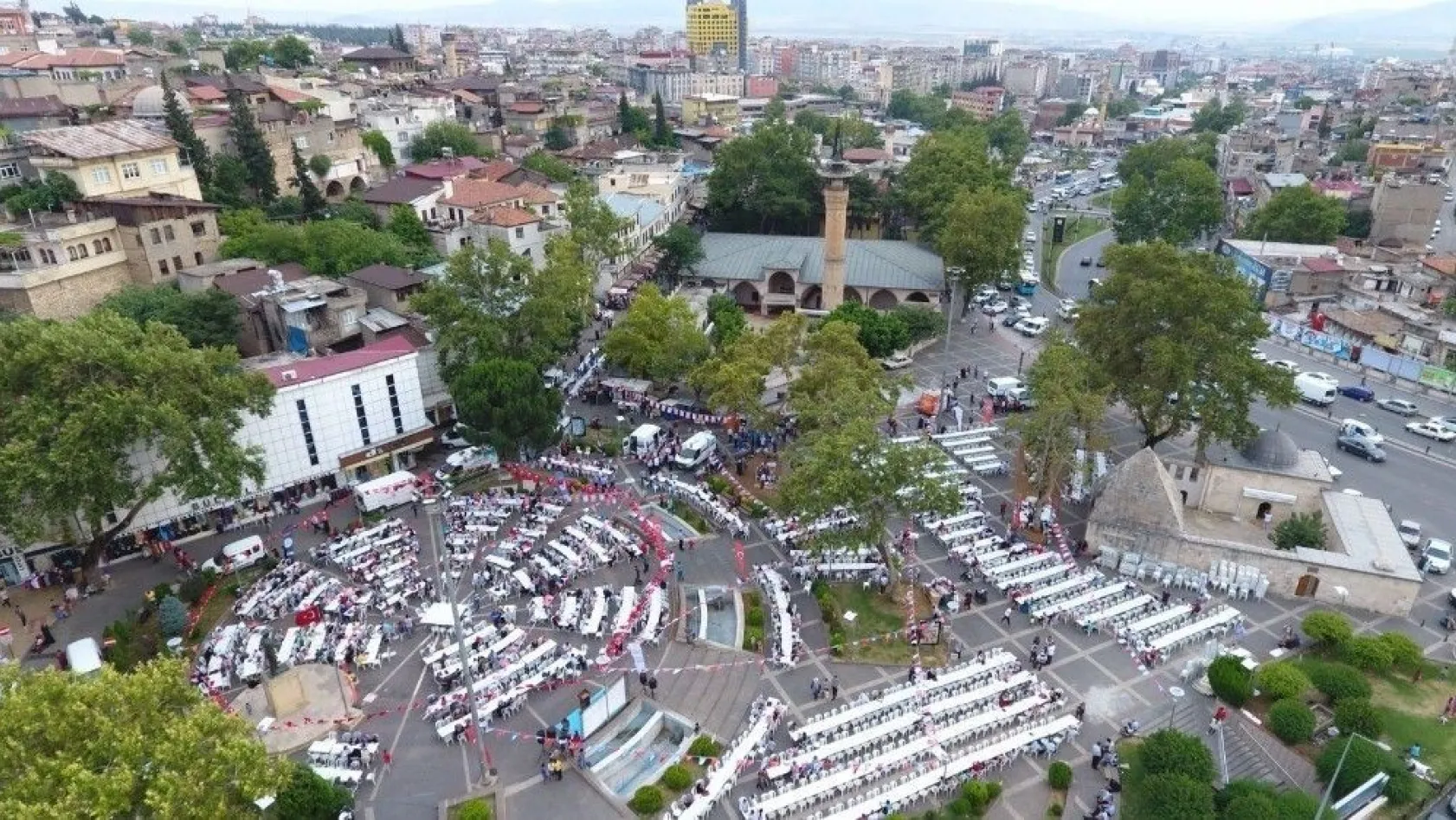 Dulkadiroğlu Belediyesinden geleneksel iftar programı
