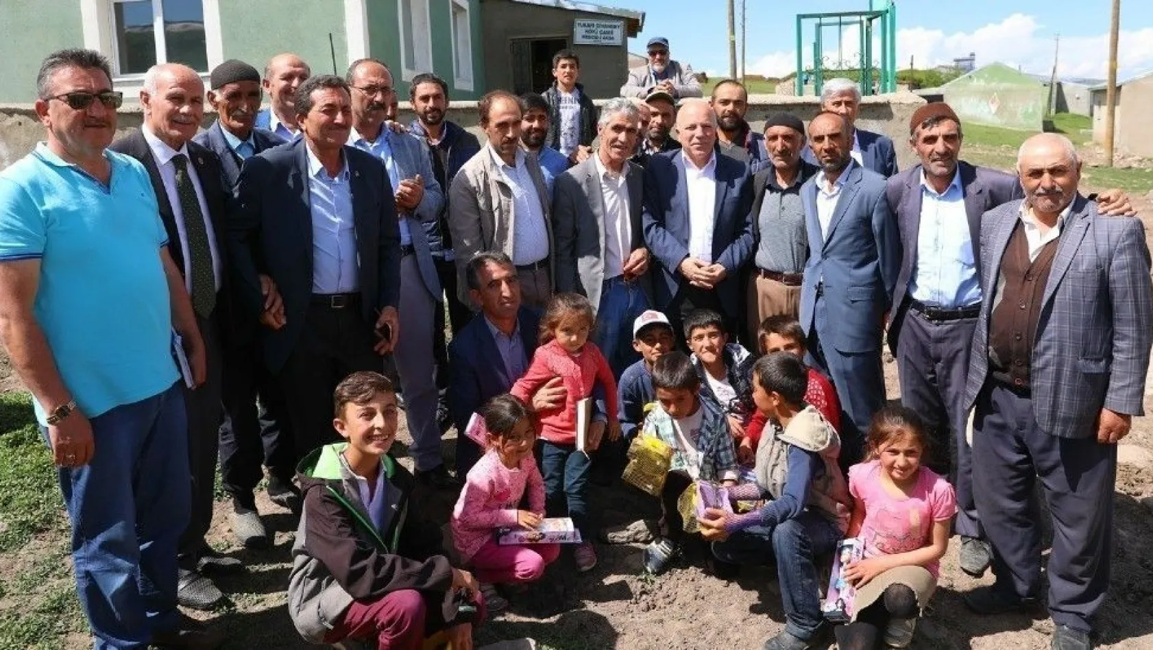 Başkan Sekmen Karayazı'da Ak yatırımları anlattı
