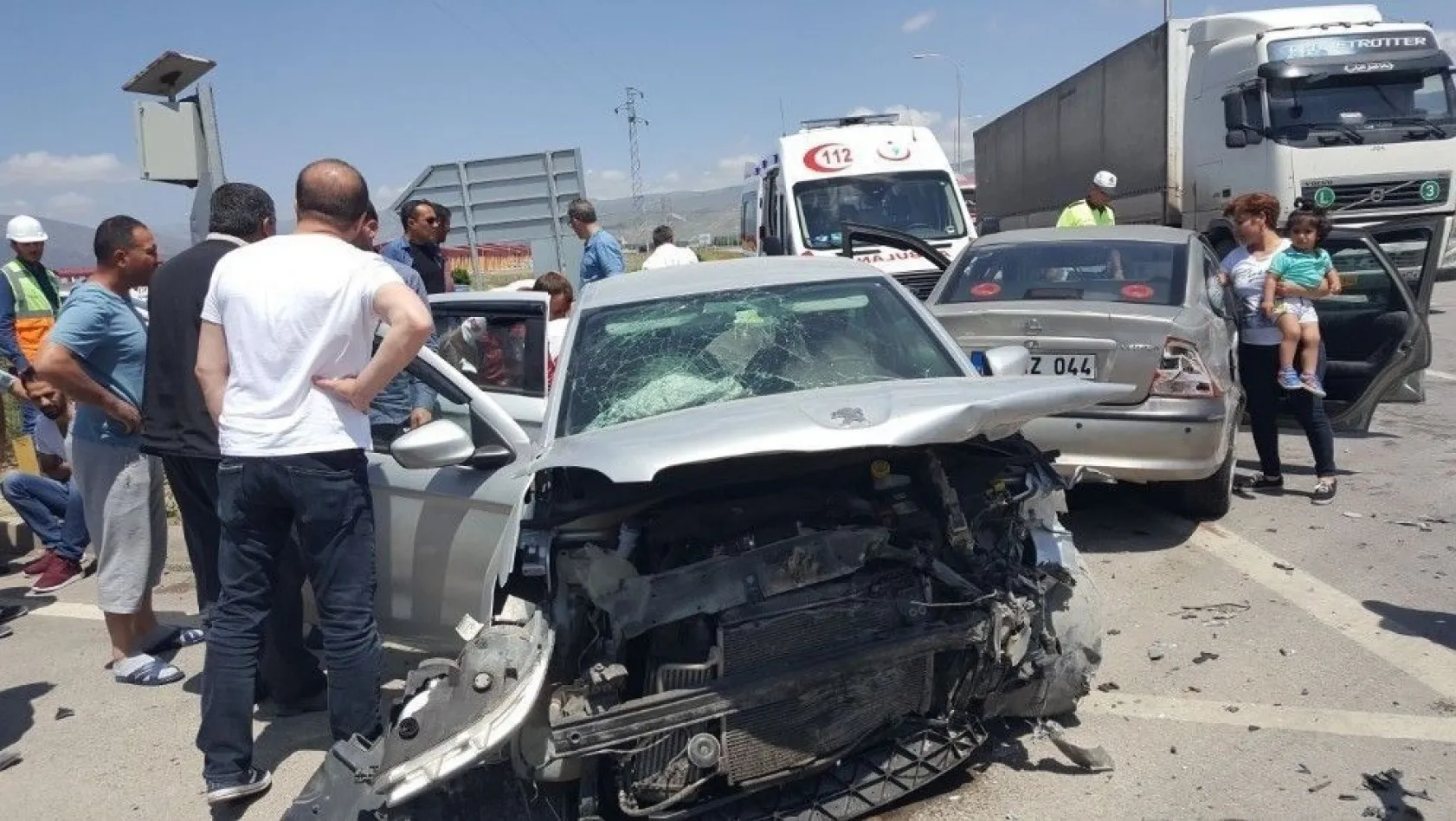Erzincan'da trafik kazası: 9 yaralı
