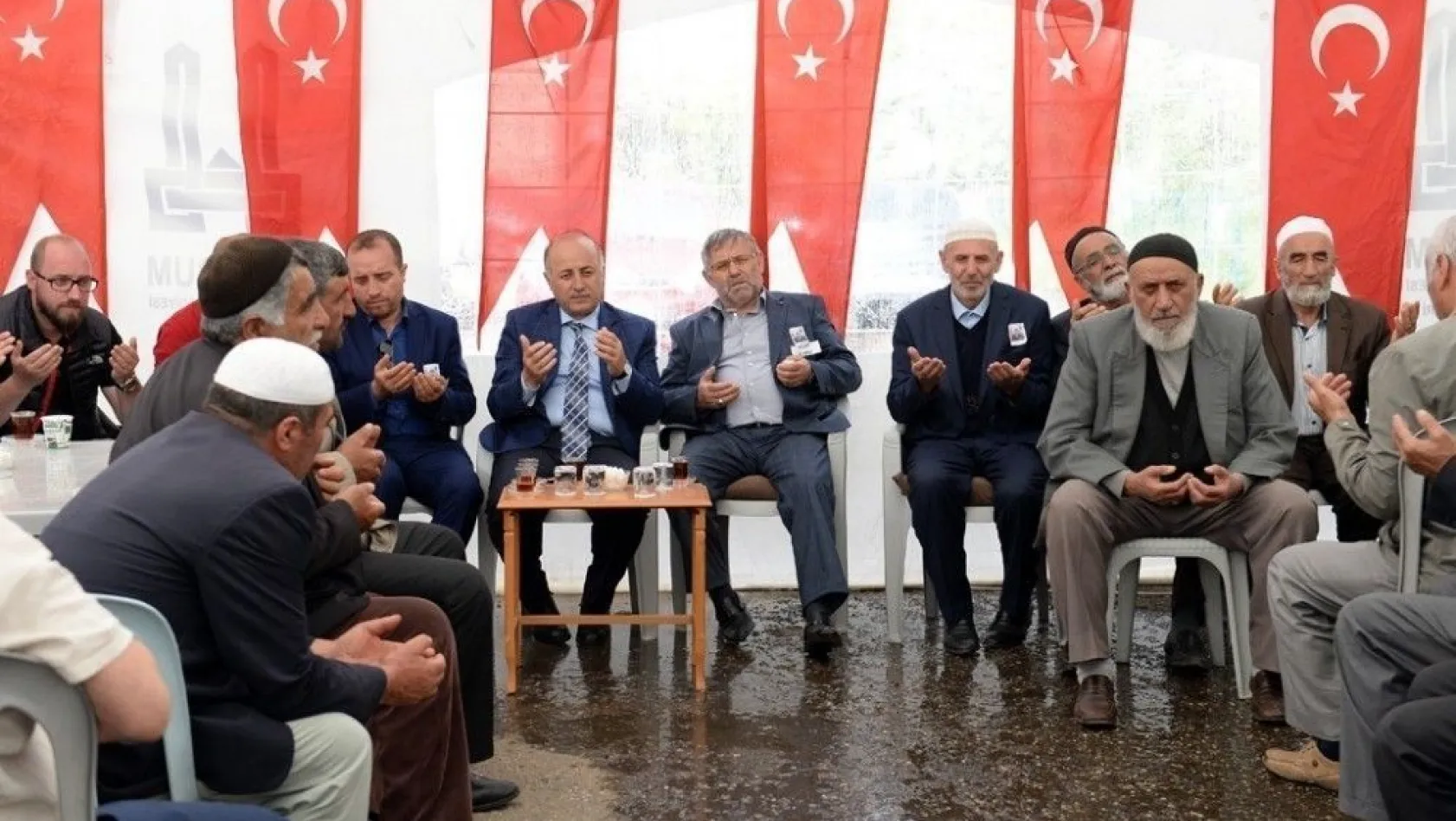 Vali Azizoğlu'ndan şehit ailesine taziye ziyareti
