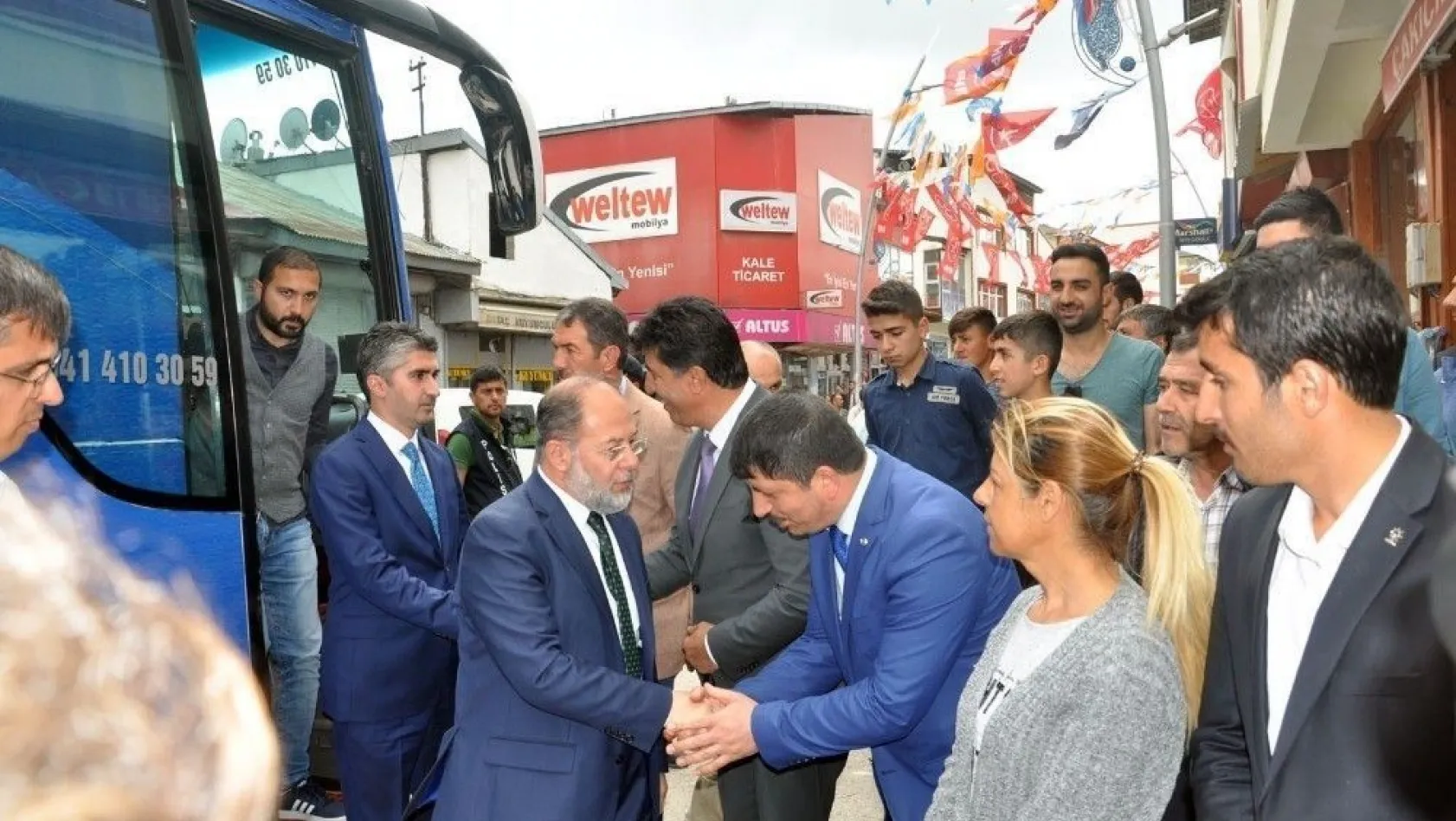 Başbakan Yardımcısı Akdağ Pasinler'de açık hava mitingi düzenledi
