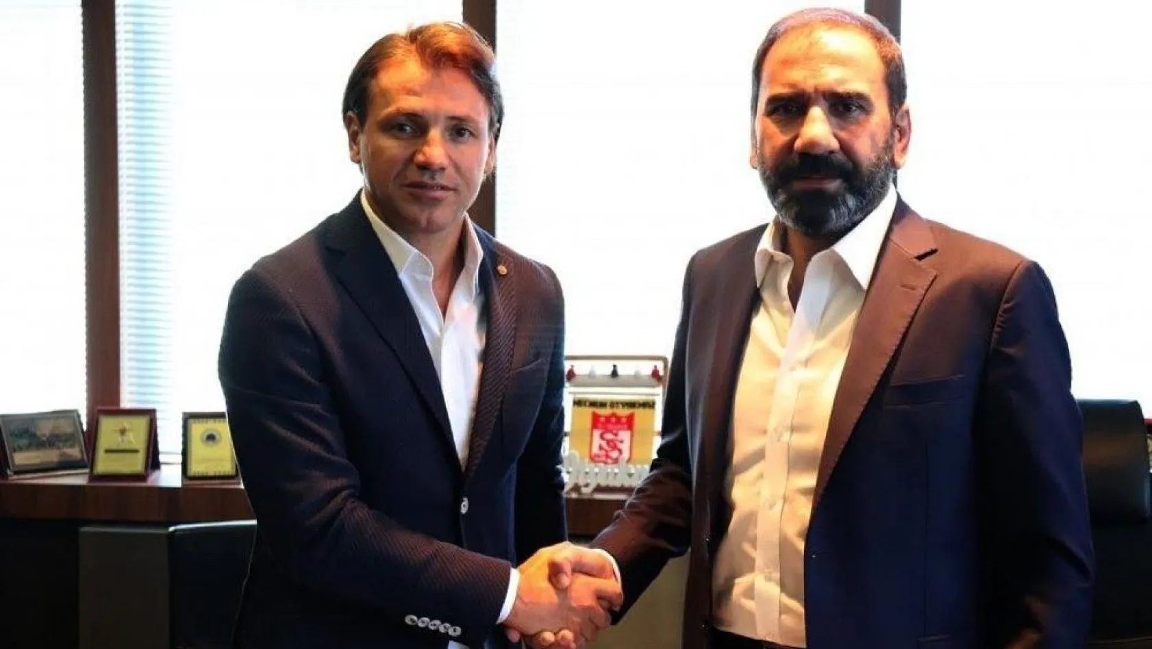 Sivasspor, Tamer Tuna ile 1 yıllık sözleşme imzaladı
