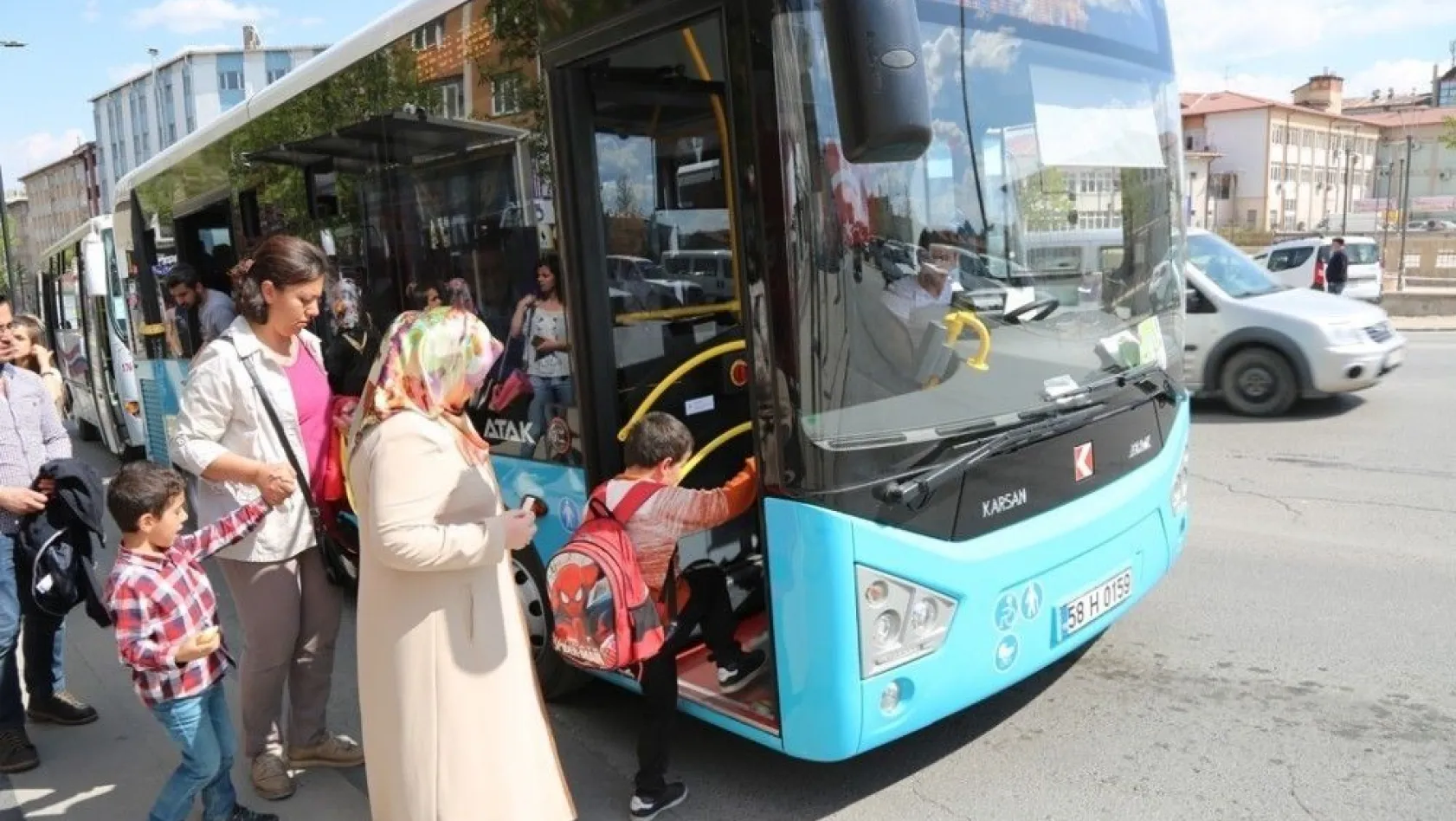 Sivas'ta mesire alanlarına otobüs seferleri başladı
