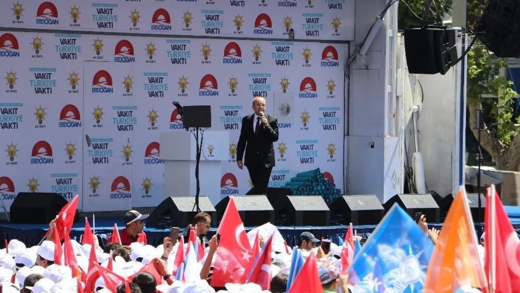 Başbakan Yardımcısı Şimşek: 'Meydanlarda kafa karıştırmak için atıyorlar'
