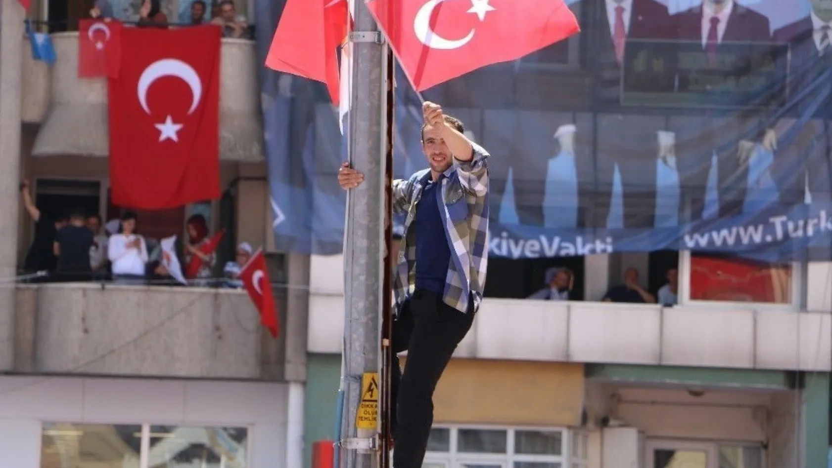 Erdoğan sevgisi engel tanımadı
