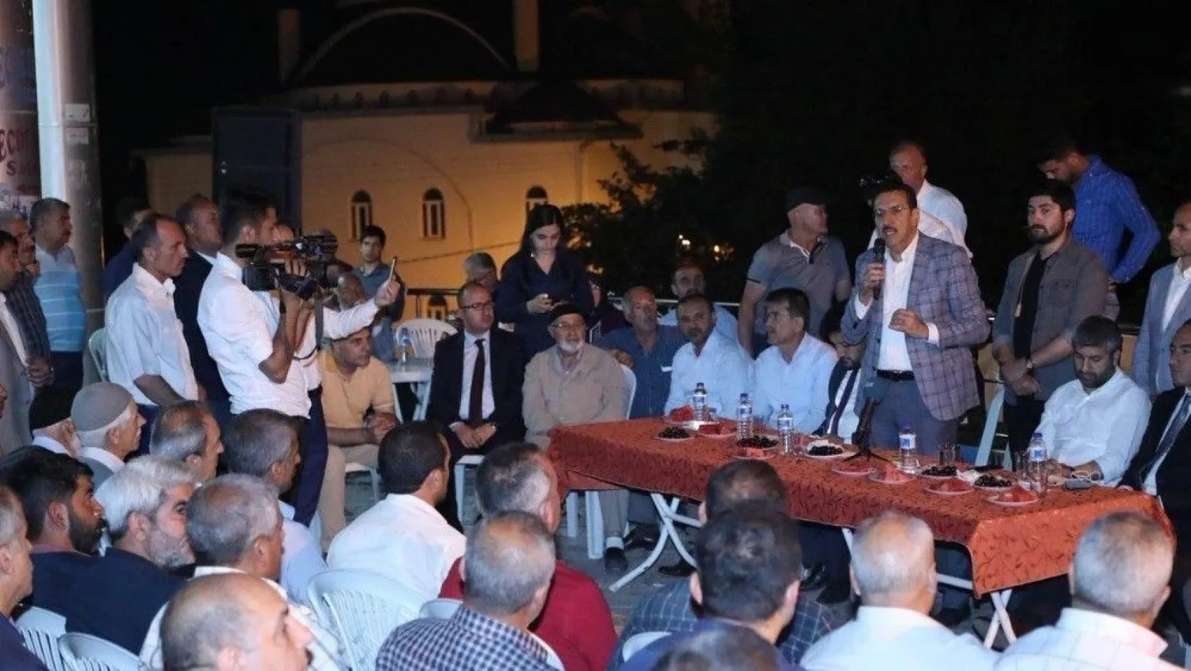 Bakan Tüfenkci: 'Onlar yıkmak biz ise yeni Türkiye'yi inşa etmek için oy istiyoruz'
