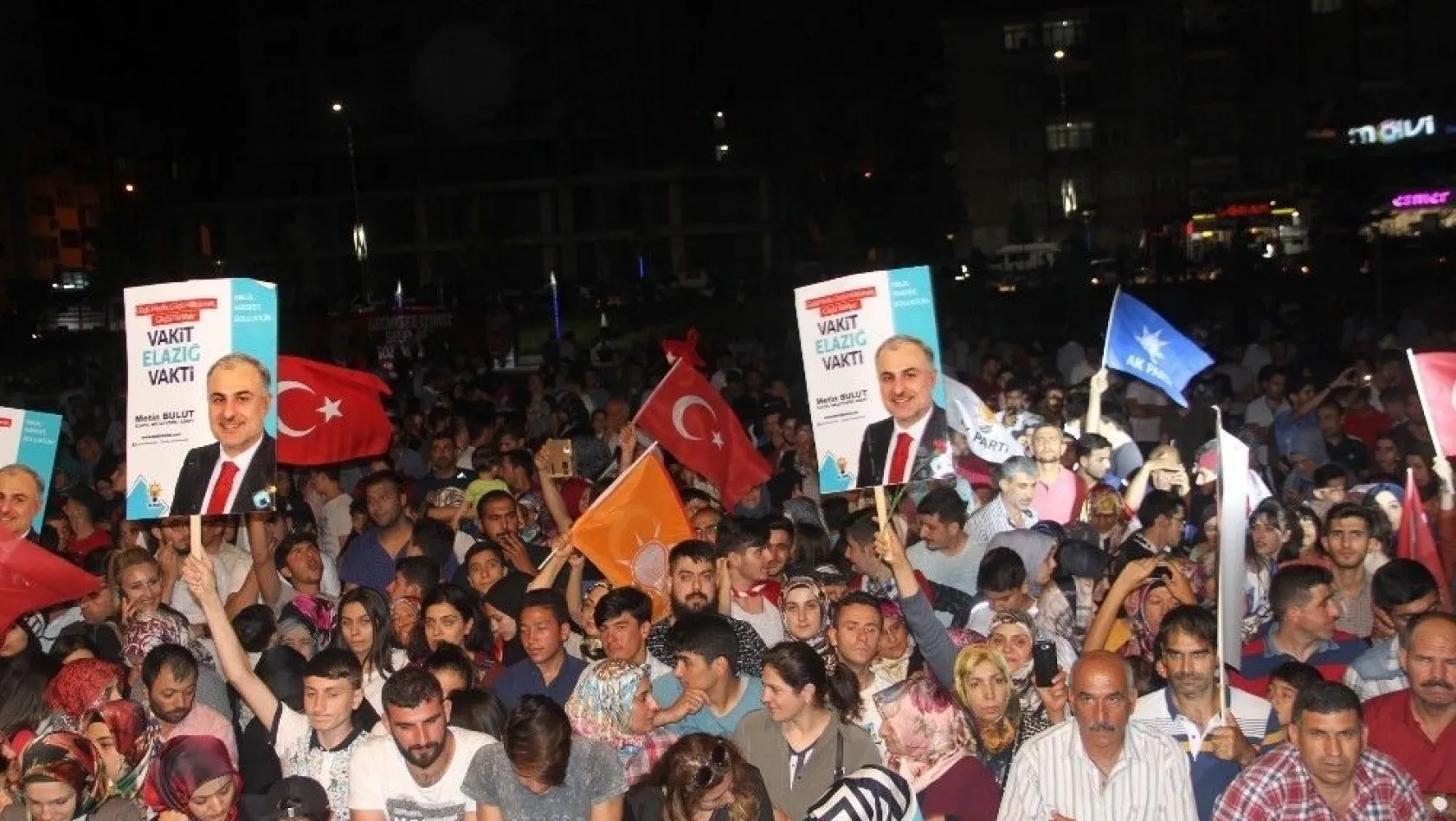 Elazığ'da AK Partililer kutlama yaptı