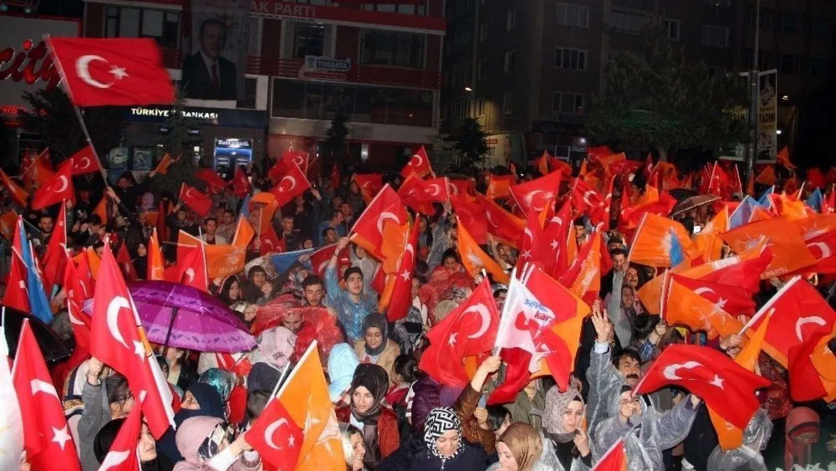 Başbakan Yardımcısı Akdağ: 'Bu gece FETÖ üzüldü, PKK üzüldü, onların yandaşları üzüldü'
