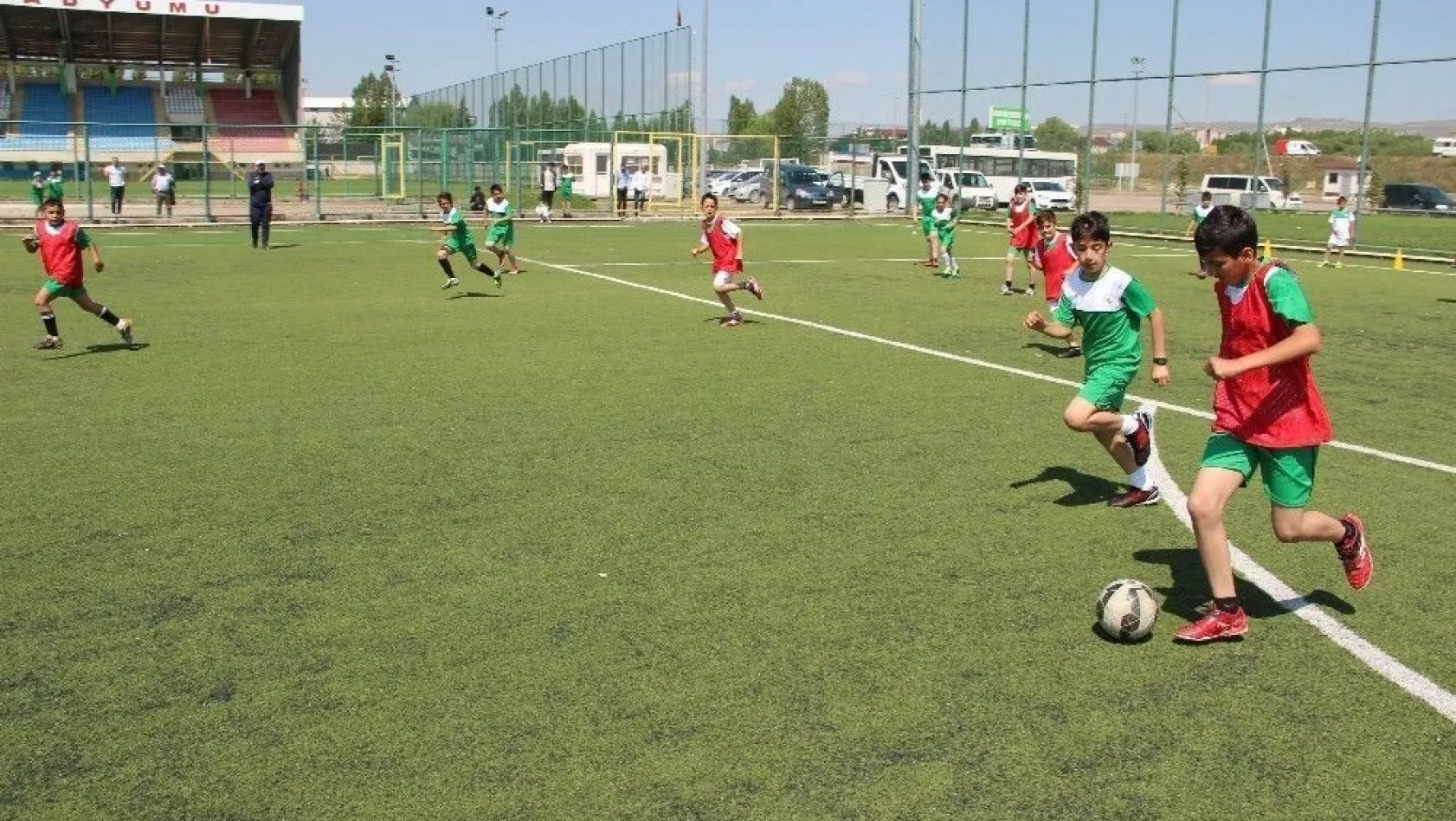 Sivas Belediyespor futbol yaz okulu başladı
