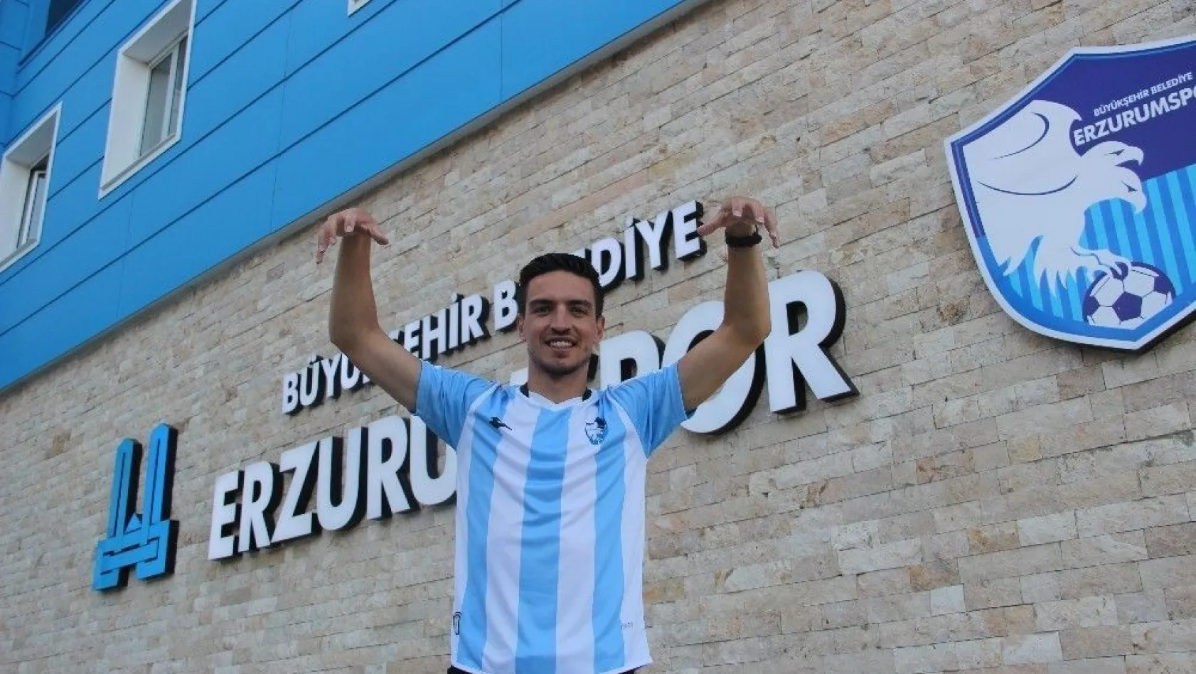 BB Erzurumspor'un ilk transferi Leo imzayı attı
