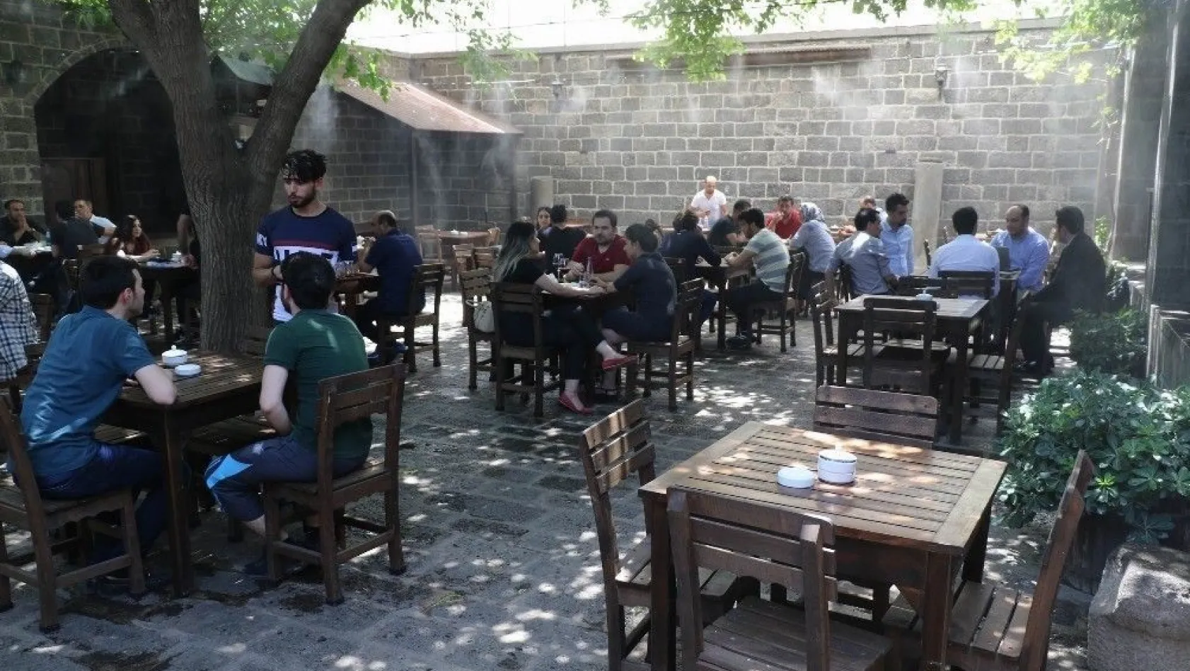 Tarihin eskitemeyip terörün yıkamadığı Diyarbakır, turist çekmeye devam ediyor
