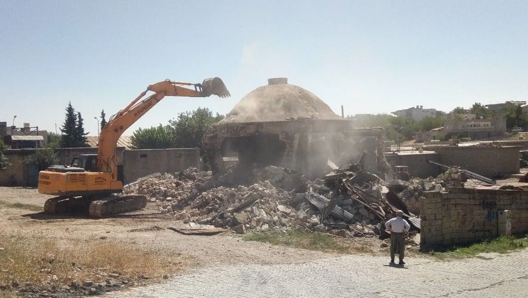 Kahta'da ki 51 yıllık hamam yıkıldı
